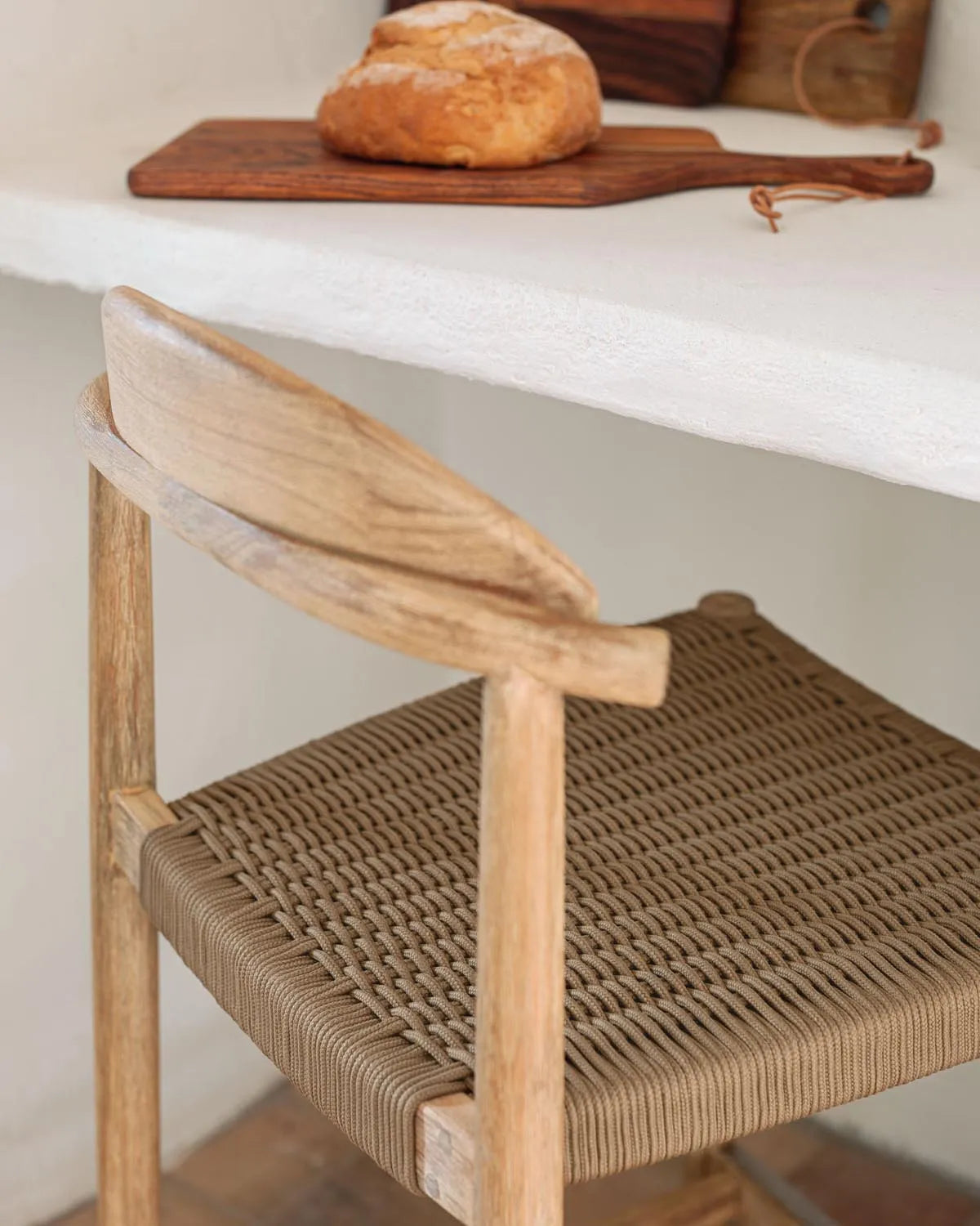 Nina Hocker aus massivem Akazienholz Höhe 62 cm FSC 100% in Beige, Natur präsentiert im Onlineshop von KAQTU Design AG. Hocker Outdoor ist von Kave Home