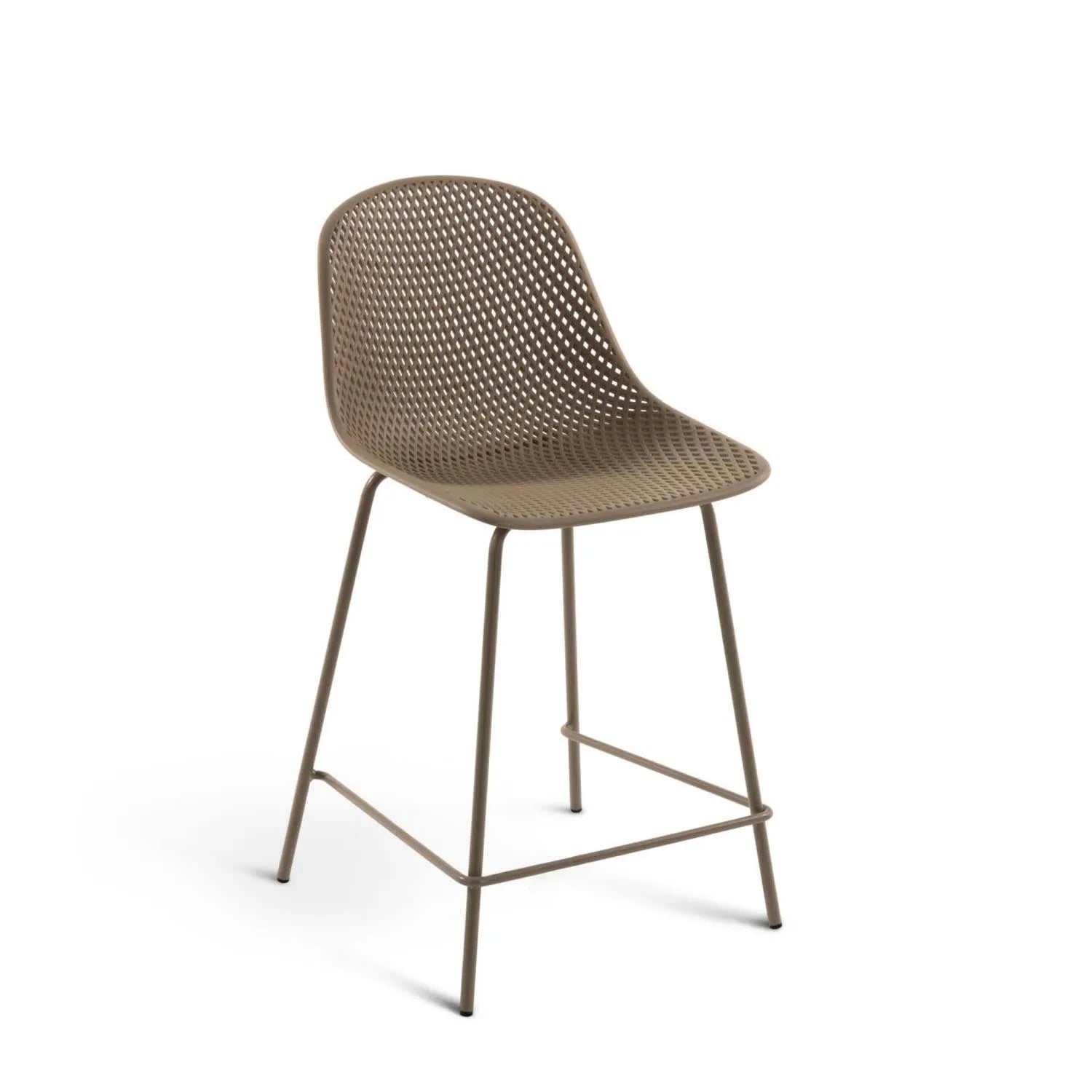 Stilvoller Outdoor Hocker Quinby in Beige, 65 cm hoch, aus recycelbarem Polypropylen und Stahl. Perfekt für Terrasse und Garten.