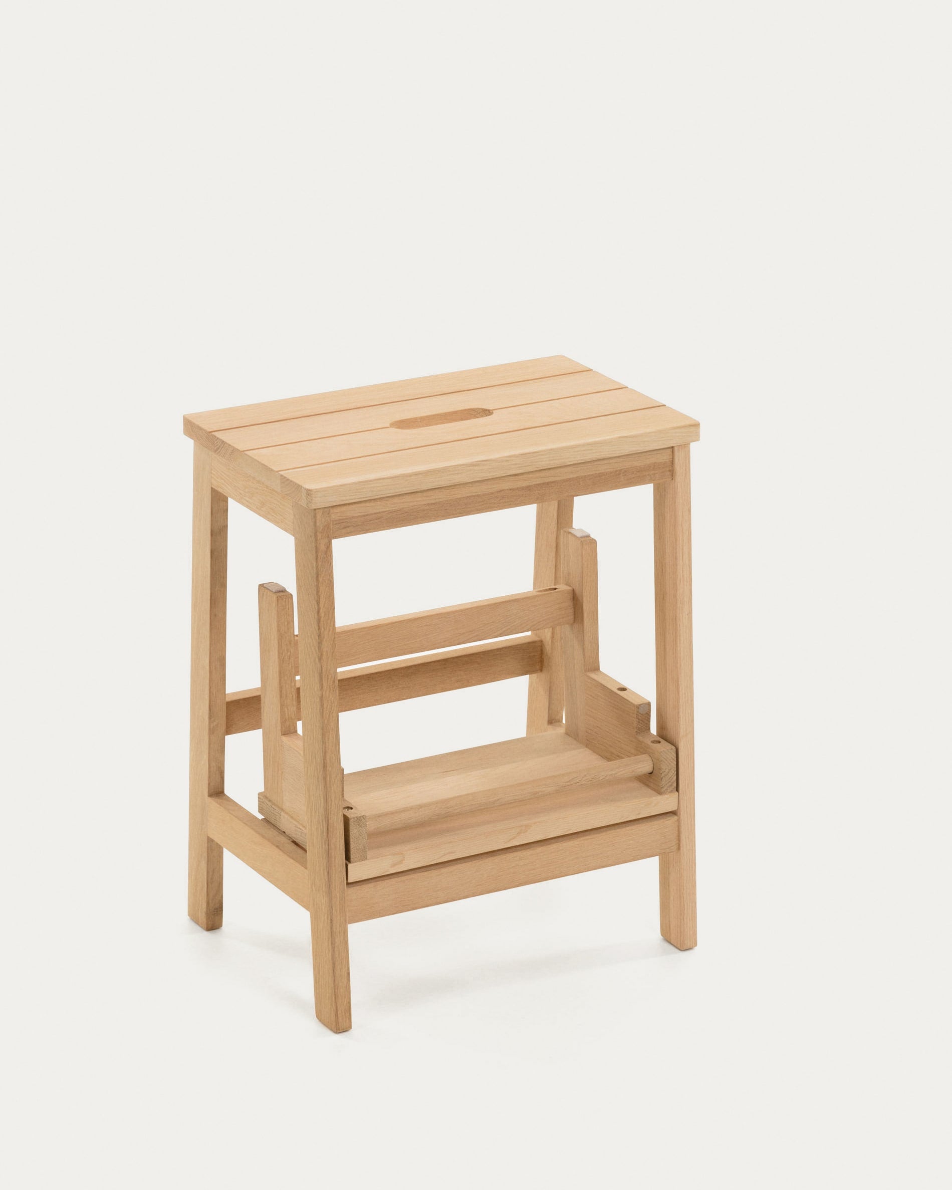 Hocker mit Leiter Nell 40 x 43 cm in Braun präsentiert im Onlineshop von KAQTU Design AG. Hocker ist von Kave Home