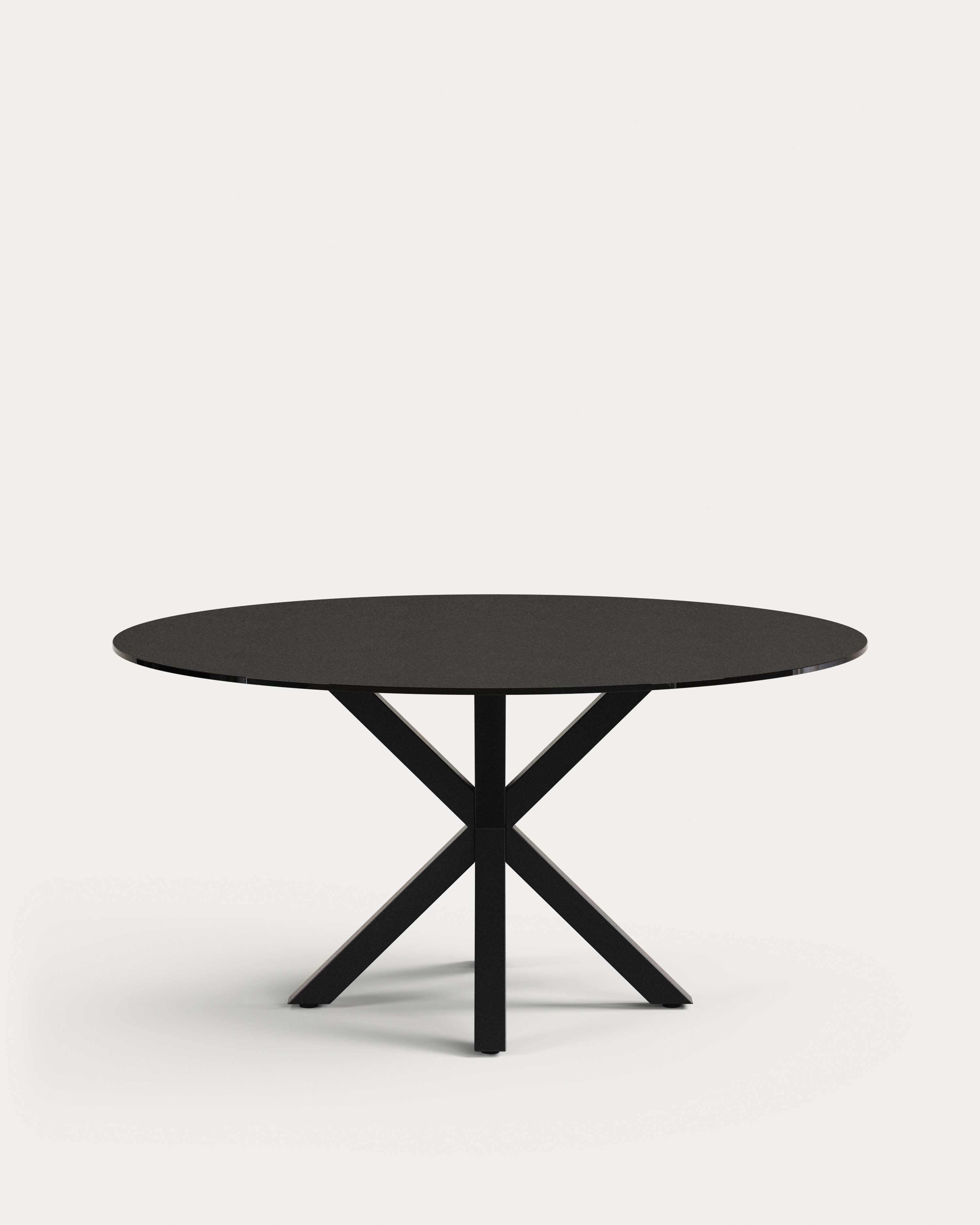 Argo runder Tisch aus schwarzem Glas mit schwarzen Stahlbeinen Ø 150 cm in Schwarz präsentiert im Onlineshop von KAQTU Design AG. Esstisch ist von Kave Home