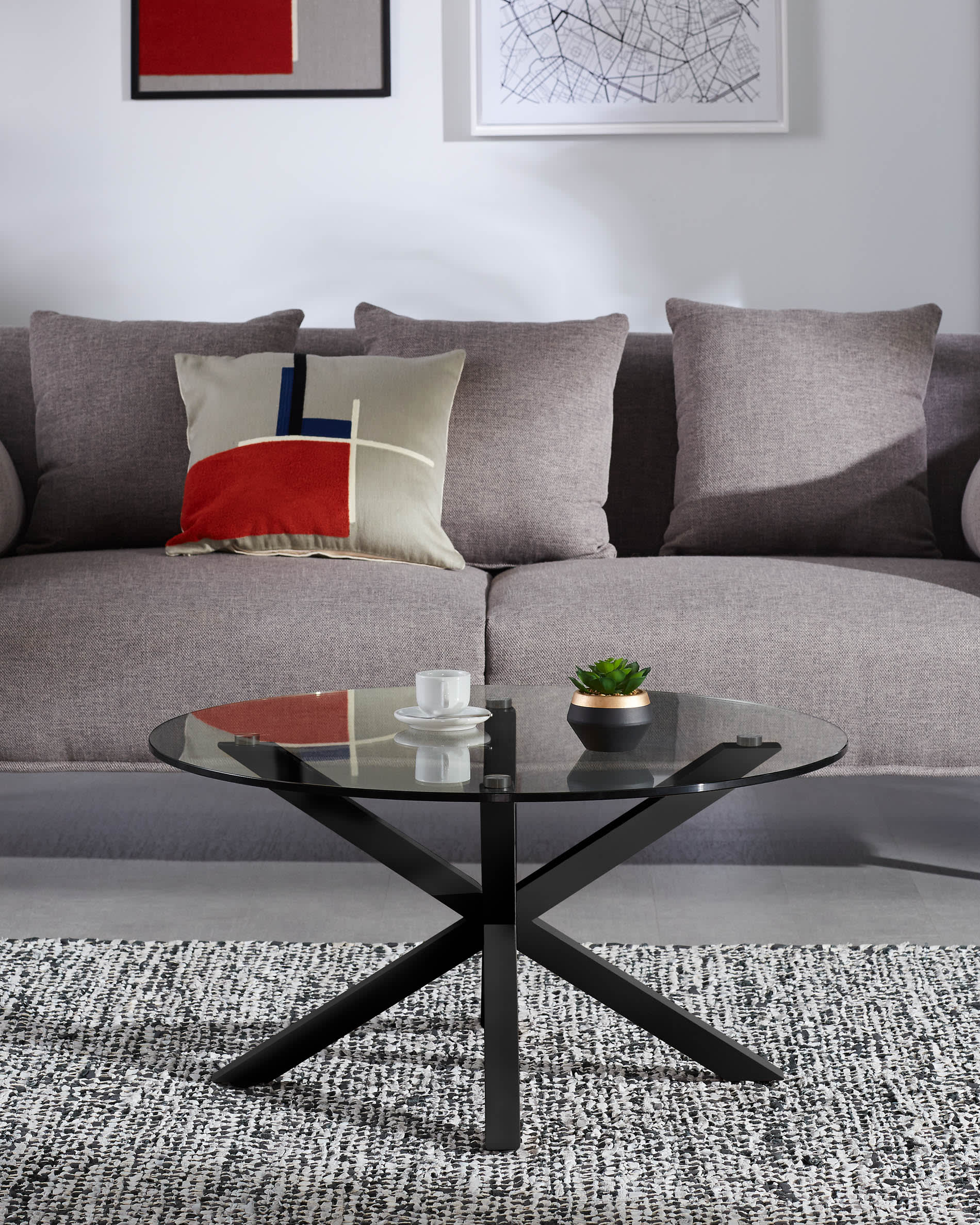 Argo Couchtisch Ø 82 cm aus Glas und Stahlbeinen mit schwarzem Finish in Klar präsentiert im Onlineshop von KAQTU Design AG. Beistelltisch ist von Kave Home