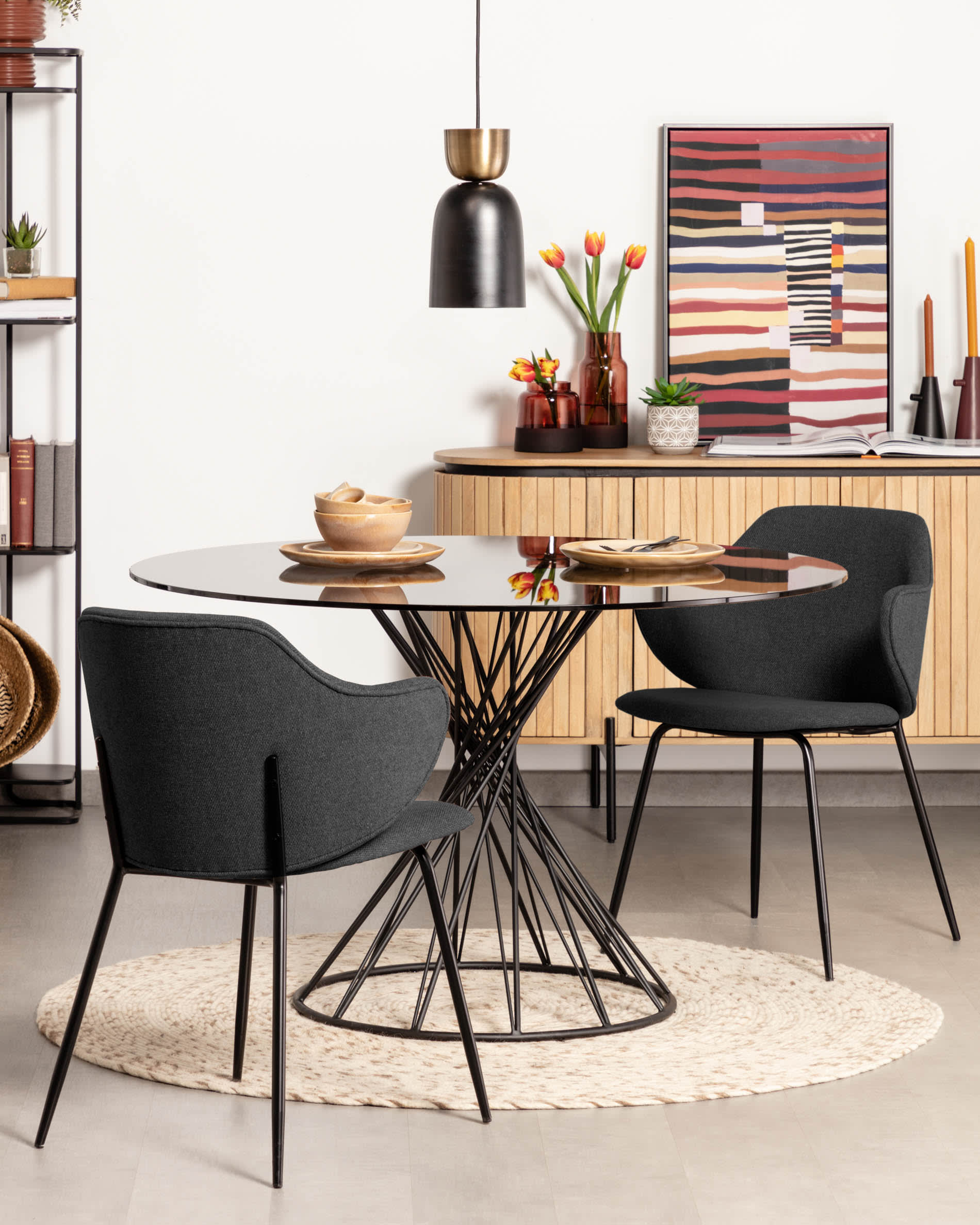 Niut runder Tisch aus Glas und Stahlbeine mit schwarzem Finish Ø 120 cm in Schwarz präsentiert im Onlineshop von KAQTU Design AG. Esstisch ist von Kave Home