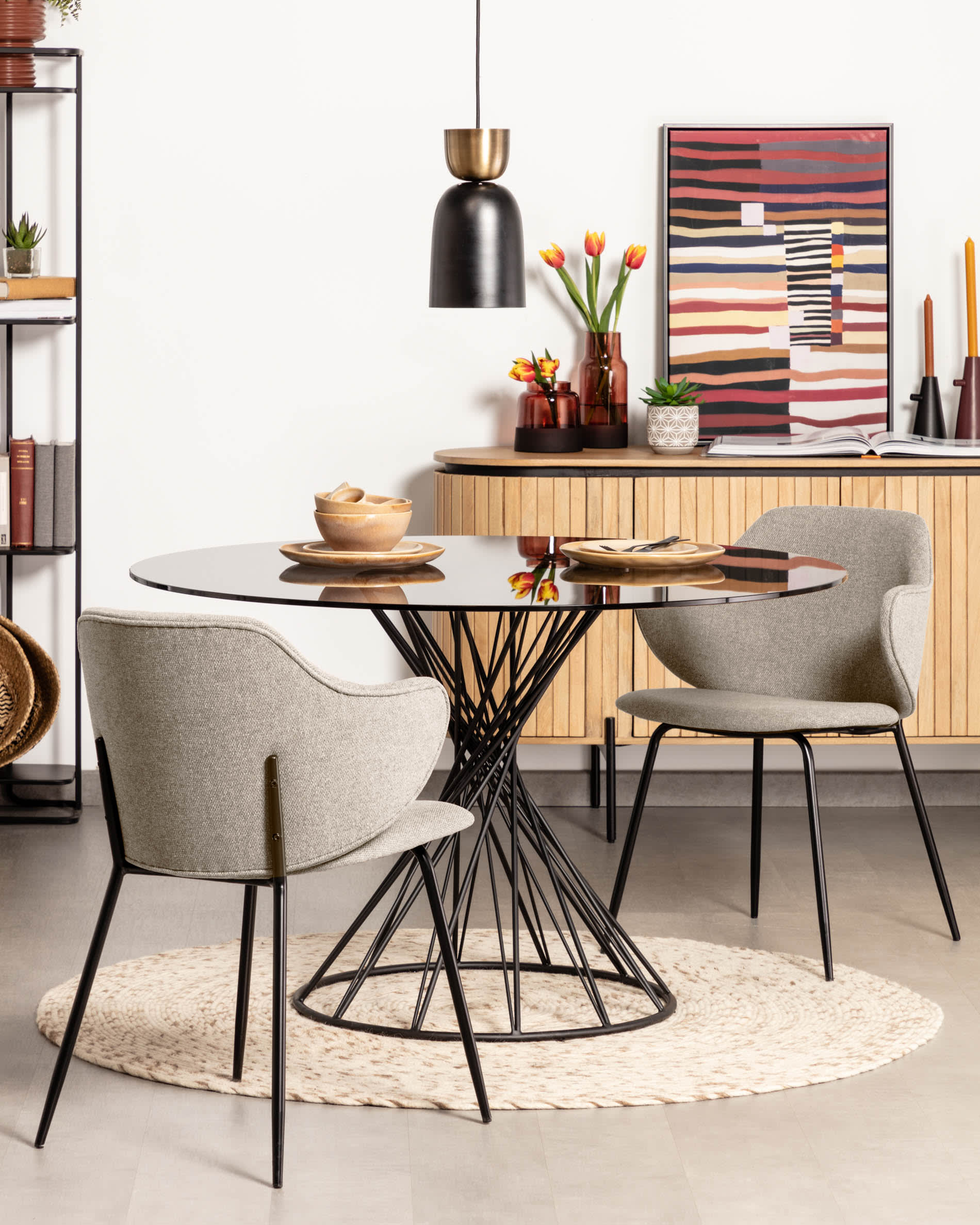 Niut runder Tisch aus Glas und Stahlbeine mit schwarzem Finish Ø 120 cm in Schwarz präsentiert im Onlineshop von KAQTU Design AG. Esstisch ist von Kave Home