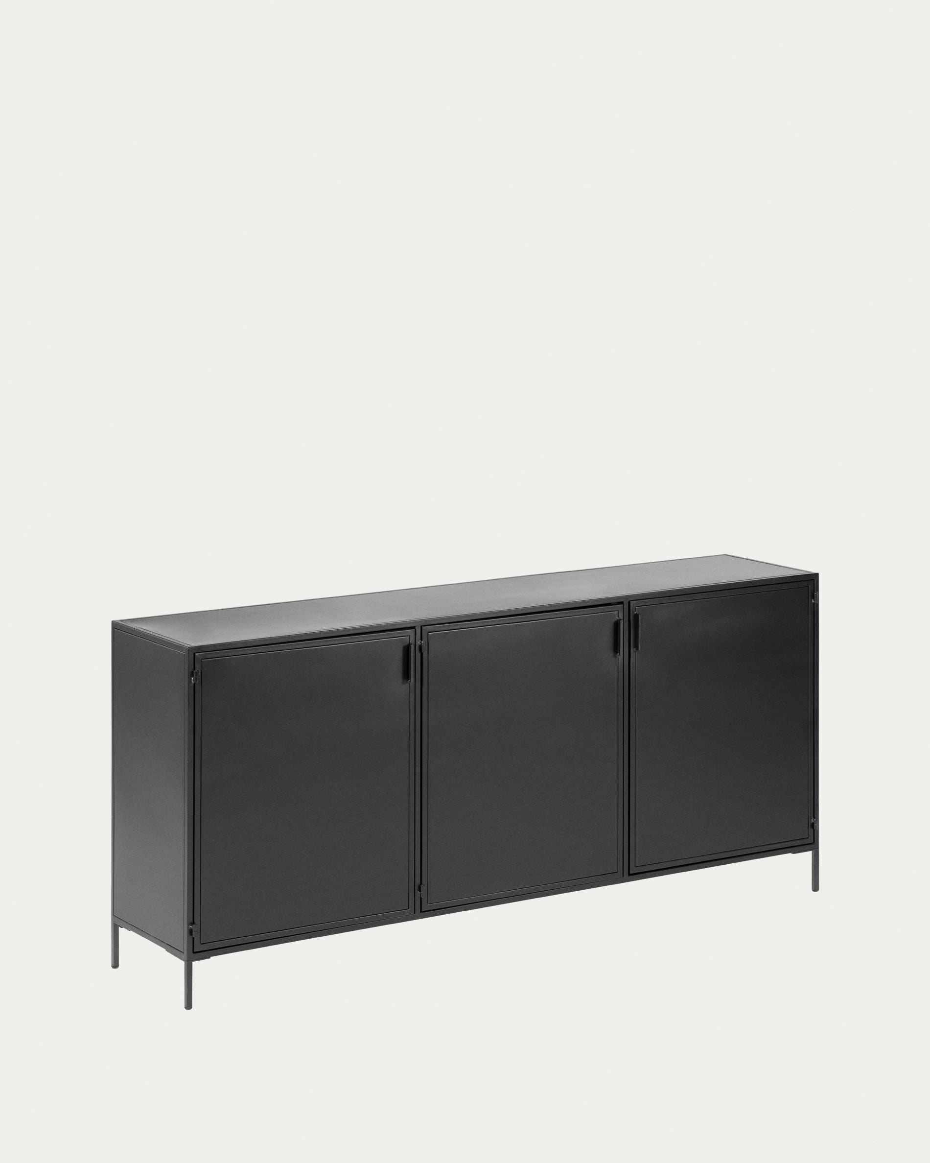 Shantay Sideboard 3 Türen aus Stahl mit Finish in Schwarz 160 x 72 cm in Schwarz präsentiert im Onlineshop von KAQTU Design AG. Sideboard ist von Kave Home