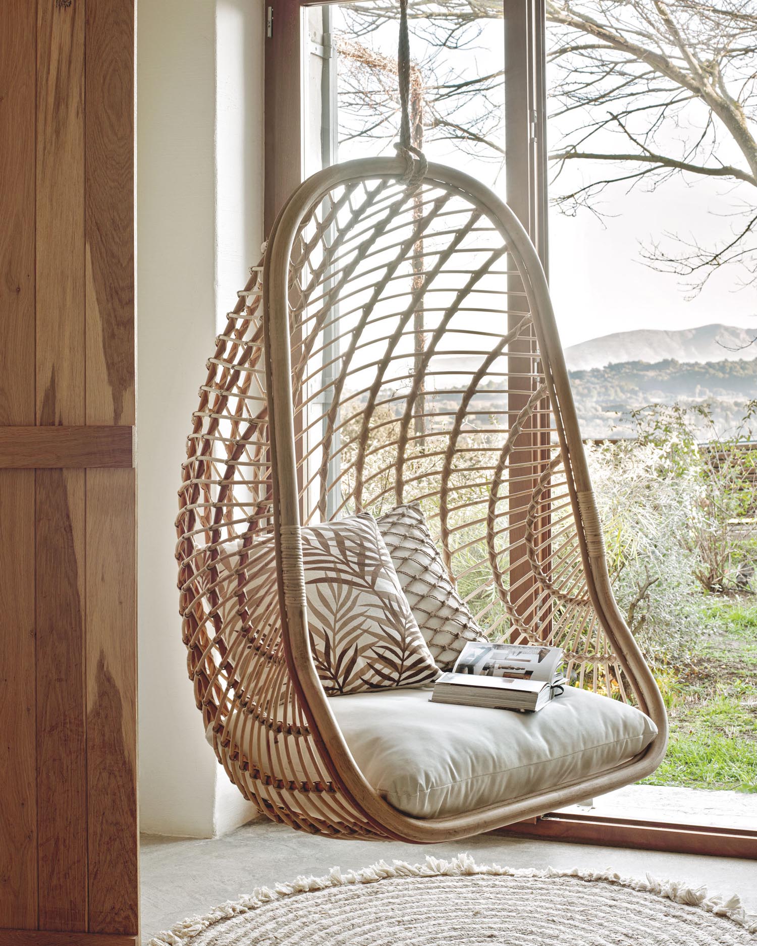 Ekaterina Hängesessel aus Rattan in Natur präsentiert im Onlineshop von KAQTU Design AG. Hängestuhl ist von Kave Home