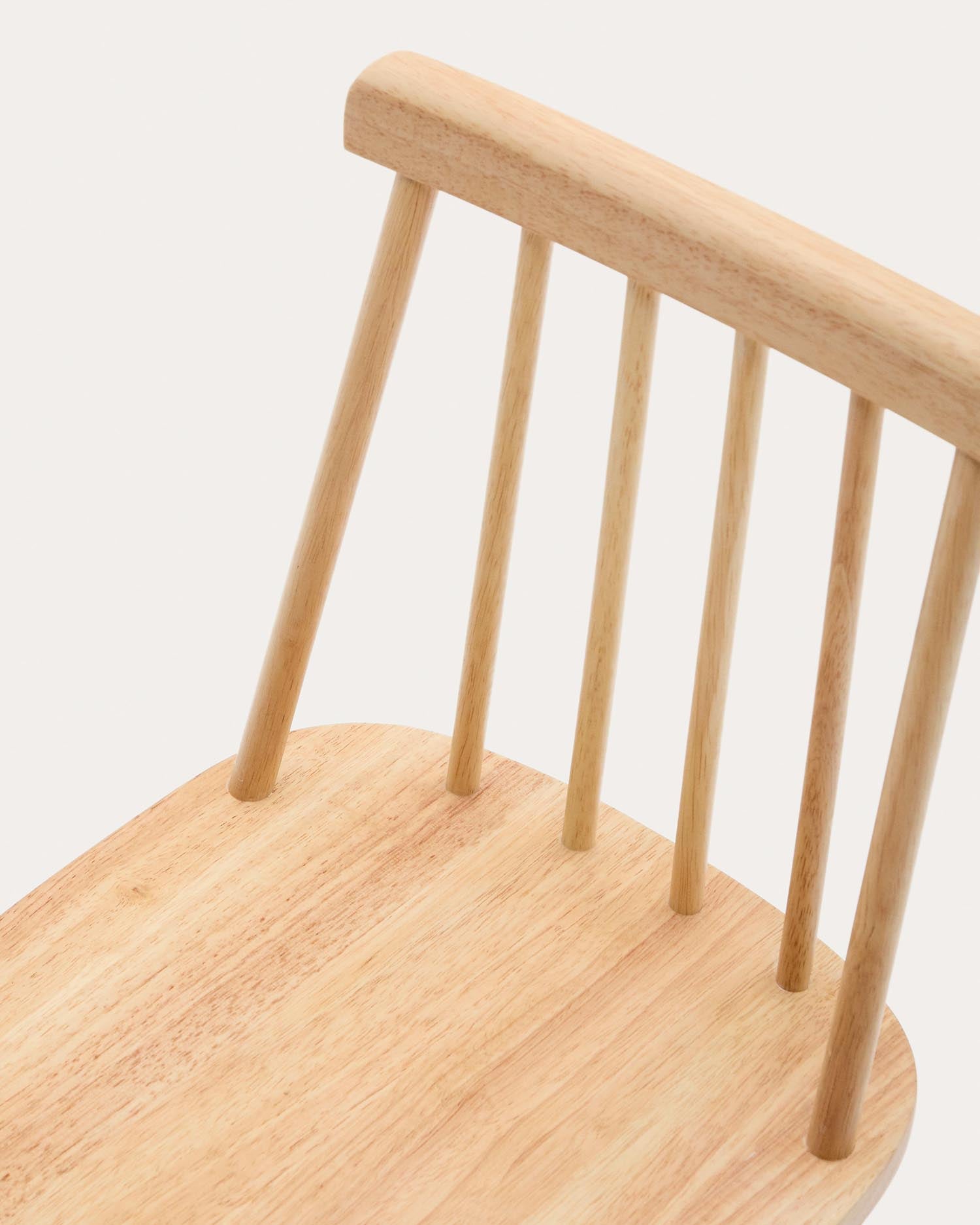 Kinderstuhl Tressia aus massivem Kautschukholz mit natürlichem Finish in Braun präsentiert im Onlineshop von KAQTU Design AG. Stuhl ist von Kave Home