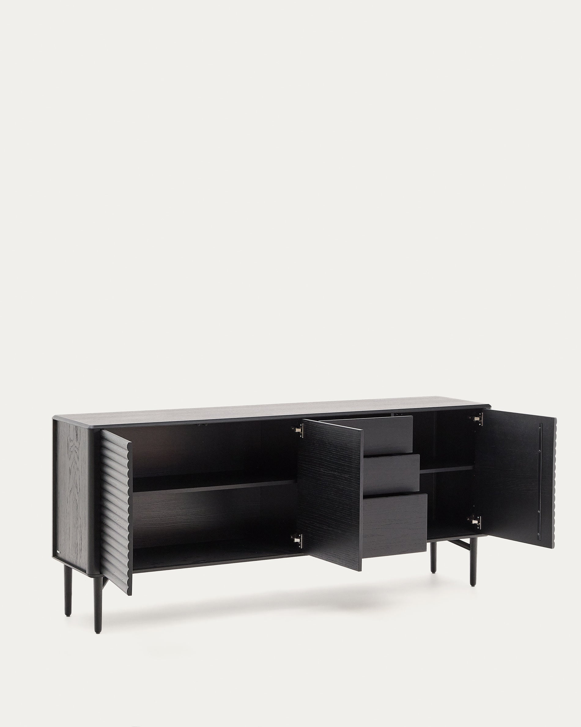 Highboard Lenon 3 Türen 3 Schubladen Eiche massiv und furniert schwarz 200x86cm FSC Mix Kredit in Schwarz präsentiert im Onlineshop von KAQTU Design AG. High-Sideboard ist von Kave Home