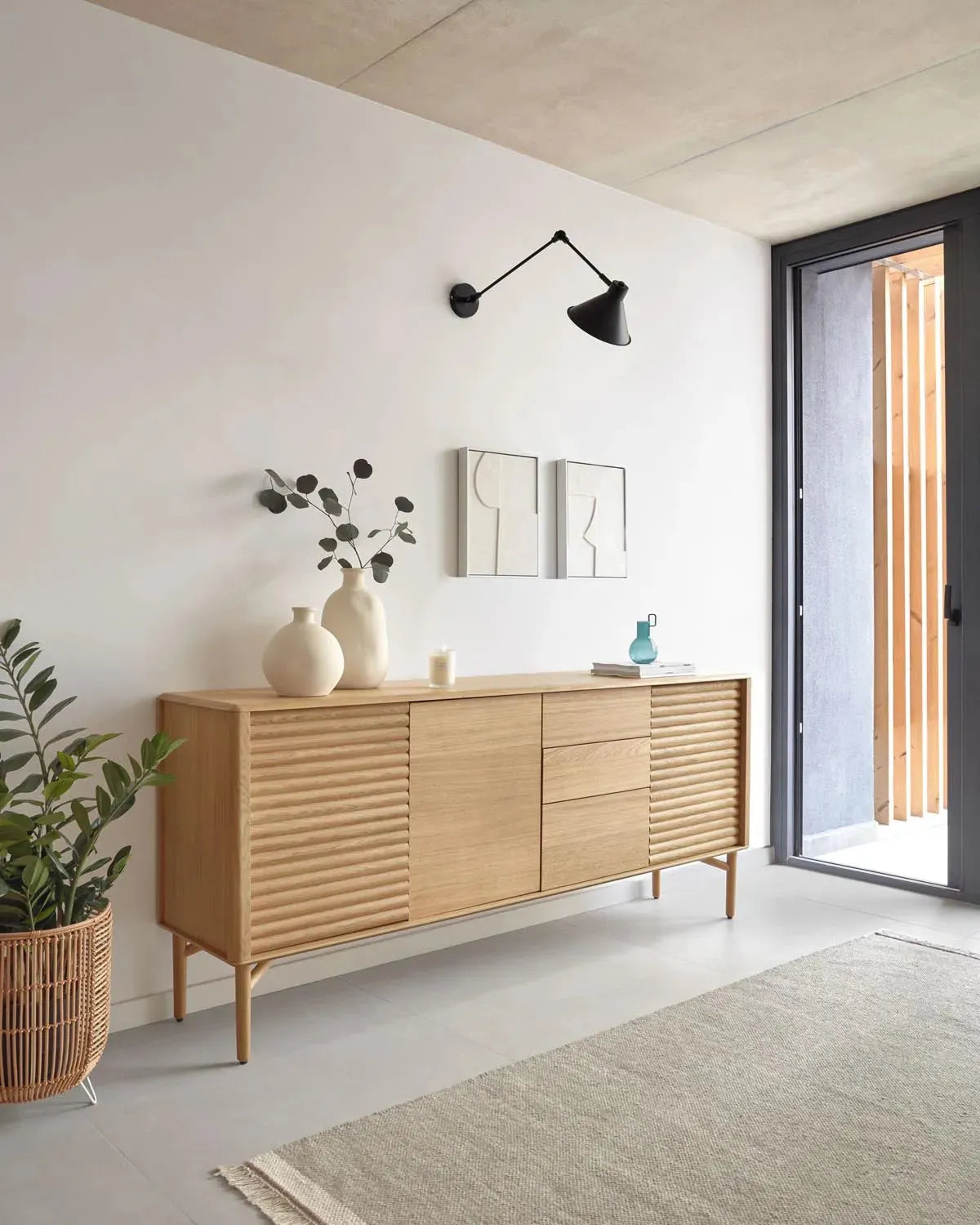 Elegantes Lenon Sideboard aus Eichenholz mit FSC-Zertifikat.