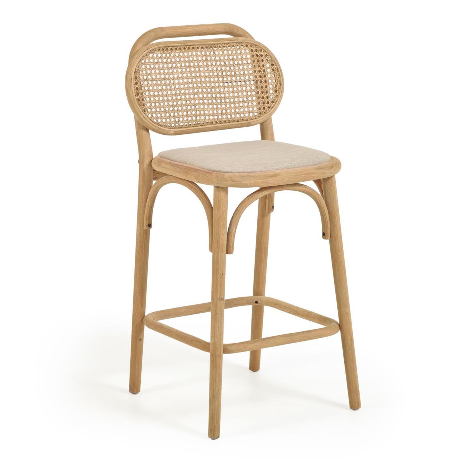 Doriane Hocker massive Eiche naturbelassen mit gepolstertem Sitz 65 cm hoch FSC Mix Credit in Natur präsentiert im Onlineshop von KAQTU Design AG. Hocker ist von Kave Home