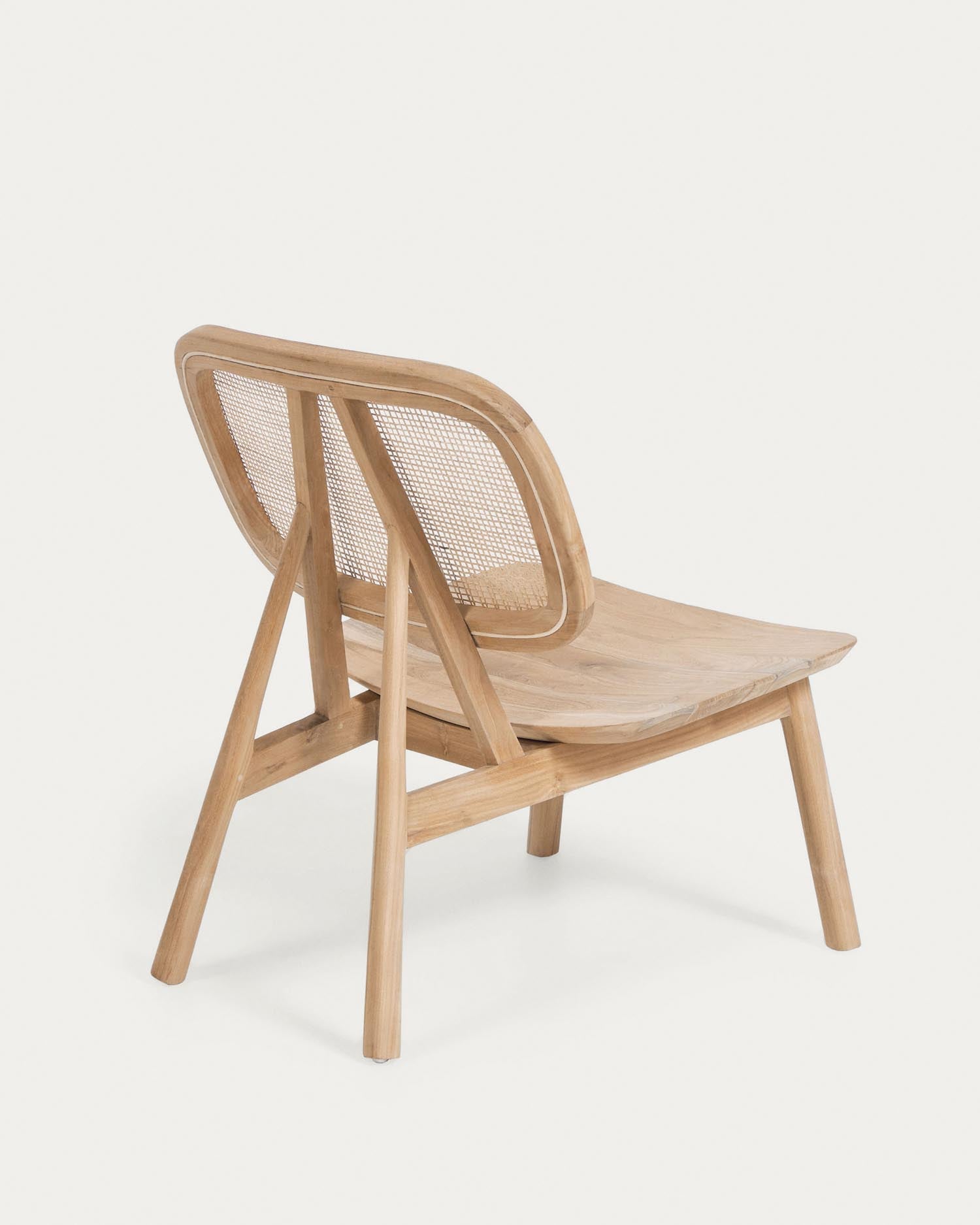 Nadra Sessel aus massivem Teakholz und Rattan in Braun präsentiert im Onlineshop von KAQTU Design AG. Sessel ist von Kave Home