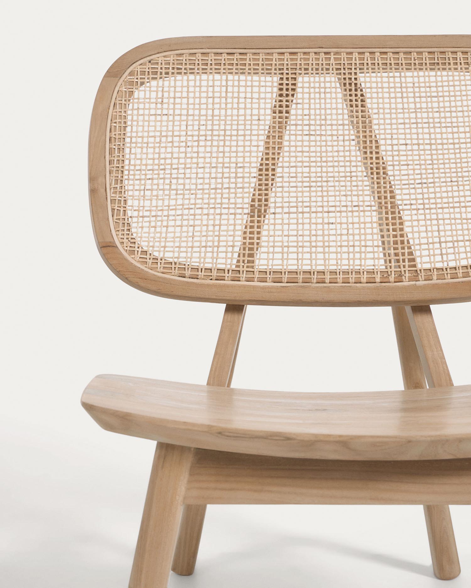 Nadra Sessel aus massivem Teakholz und Rattan in Braun präsentiert im Onlineshop von KAQTU Design AG. Sessel ist von Kave Home