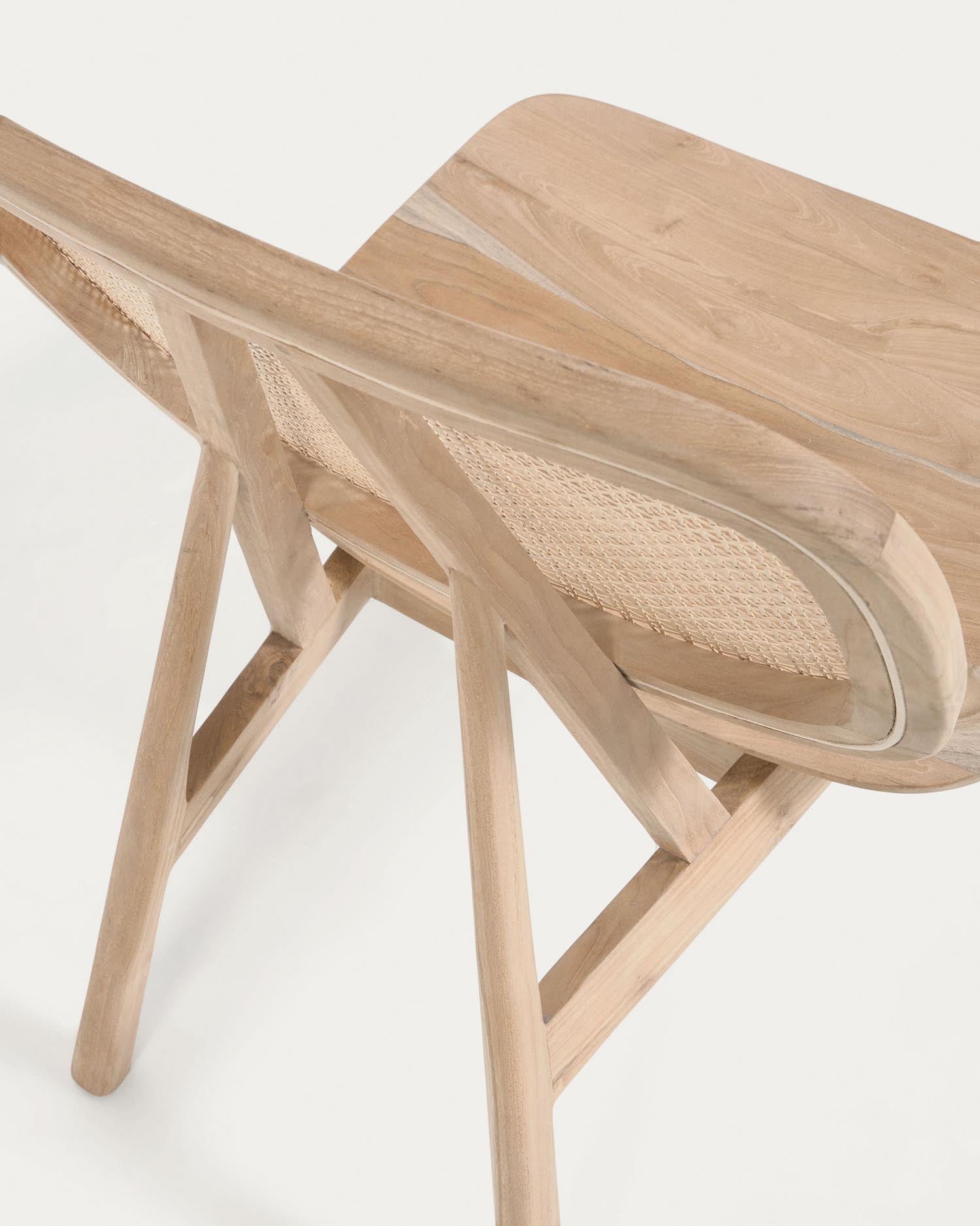 Nadra Sessel aus massivem Teakholz und Rattan in Braun präsentiert im Onlineshop von KAQTU Design AG. Sessel ist von Kave Home