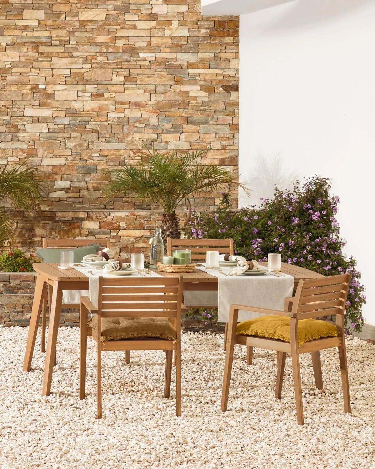 Hanzel ausziehbarer Outdoor Tisch aus massivem Eukalyptusholz 183 (240) x 100 cm FSC 100% in Natur präsentiert im Onlineshop von KAQTU Design AG. Gartentisch ist von Kave Home