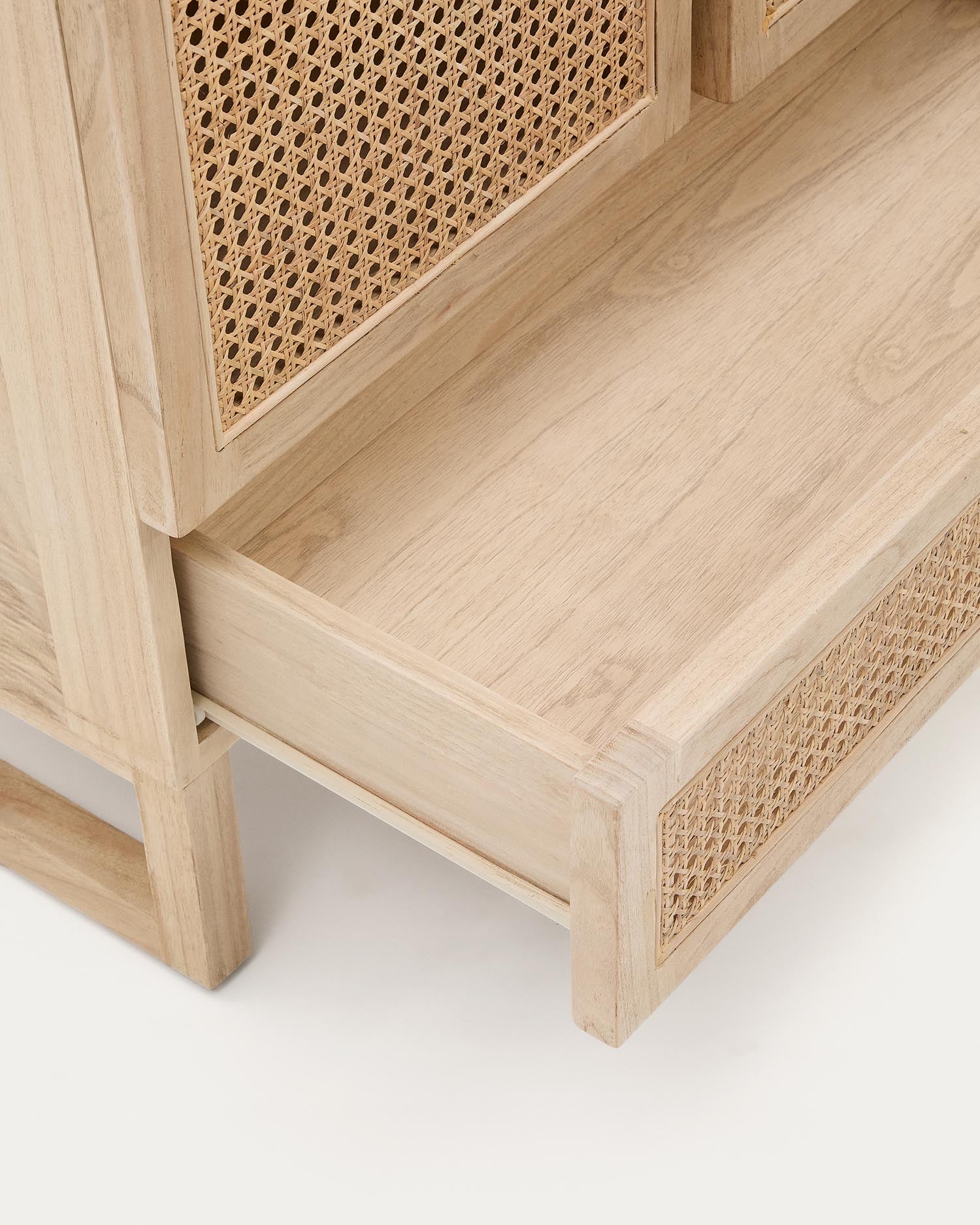 Rexit Schrank aus massivem Holz und Mindi Furnier mit Rattan 90 x 160 cm in Braun präsentiert im Onlineshop von KAQTU Design AG. Cabinet ist von Kave Home