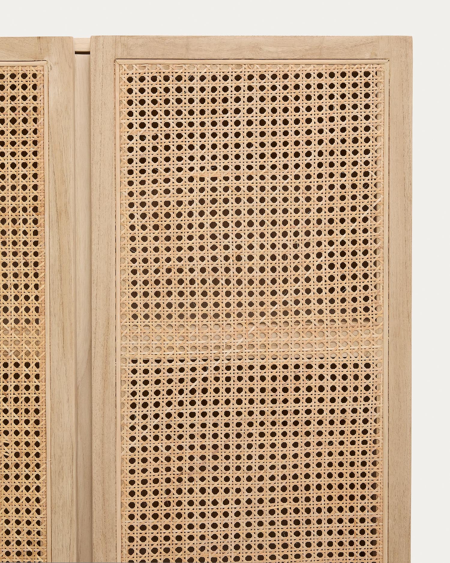 Rexit Schrank aus massivem Holz und Mindi Furnier mit Rattan 90 x 160 cm in Braun präsentiert im Onlineshop von KAQTU Design AG. Cabinet ist von Kave Home