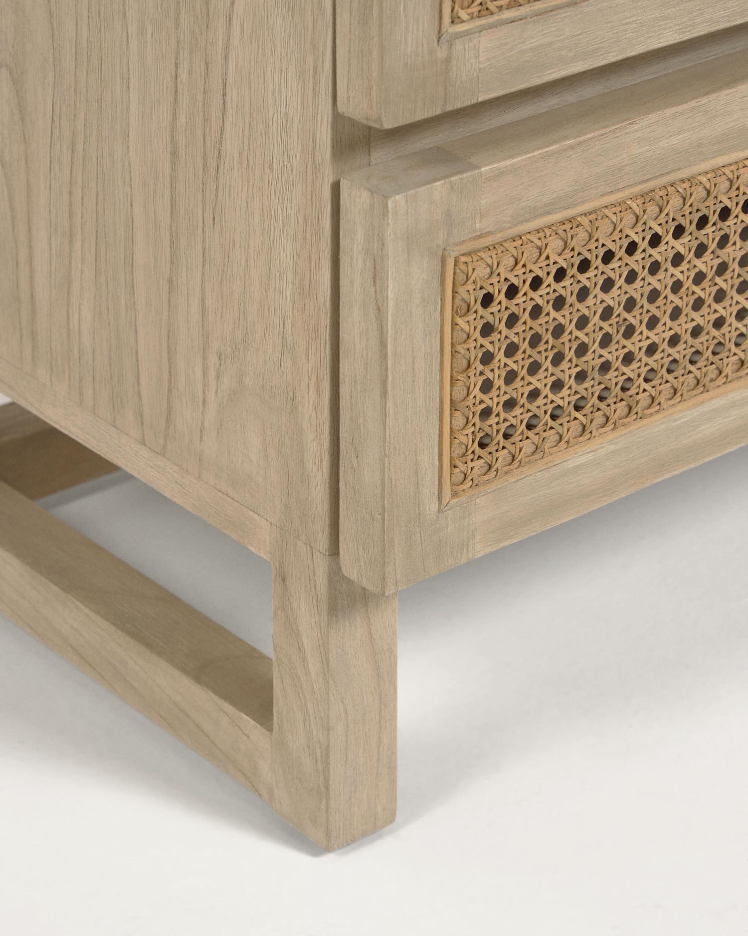 Rexit Kommode mit 5 Schubladen aus massivem Holz und Mindi Furnier mit Rattan 60 x 113 cm in Braun präsentiert im Onlineshop von KAQTU Design AG. High-Sideboard ist von Kave Home