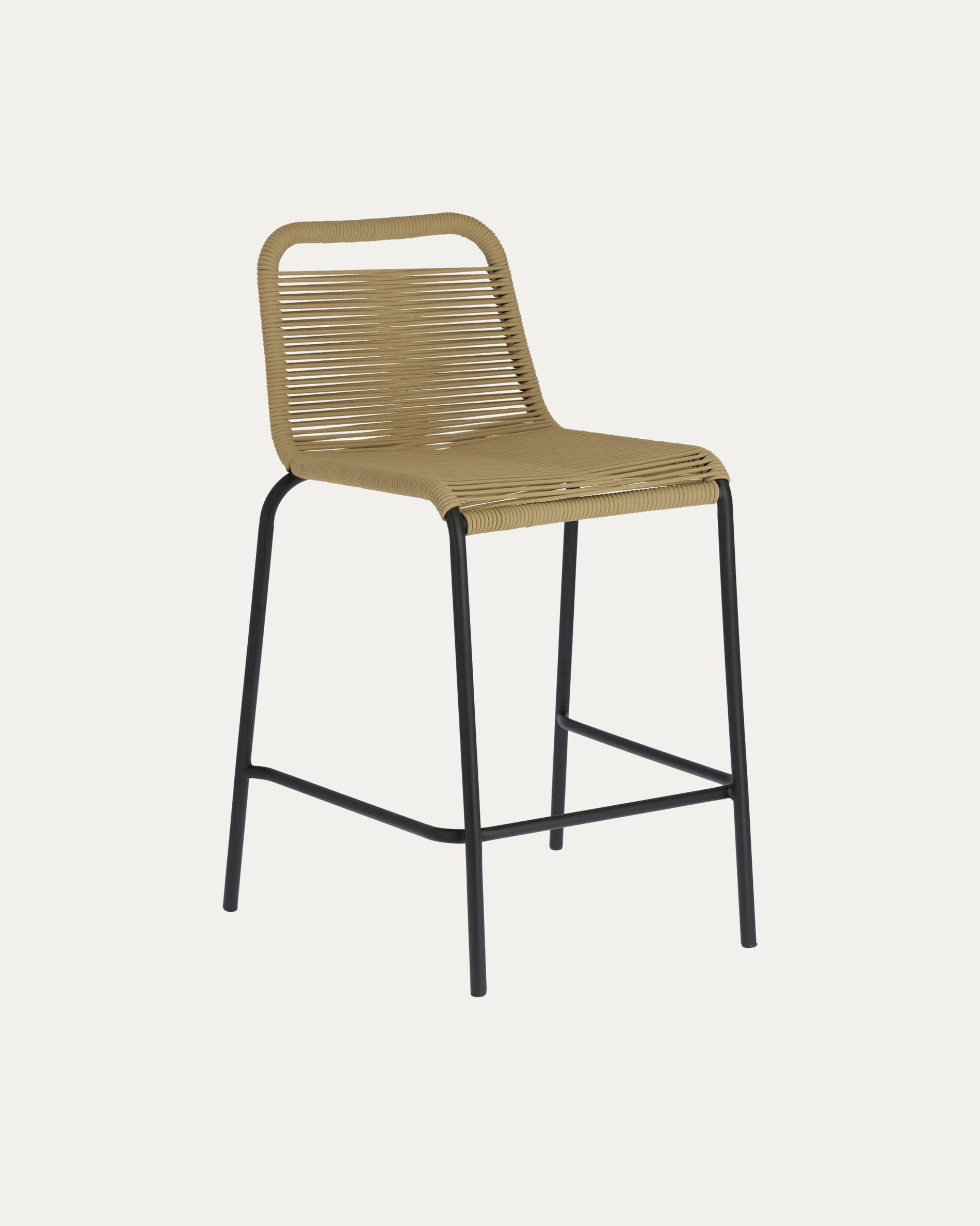 Lambton Hocker aus braunem Seil und Stahl mit schwarzem Finish Höhe 62 cm in Braun präsentiert im Onlineshop von KAQTU Design AG. Hocker Outdoor ist von Kave Home