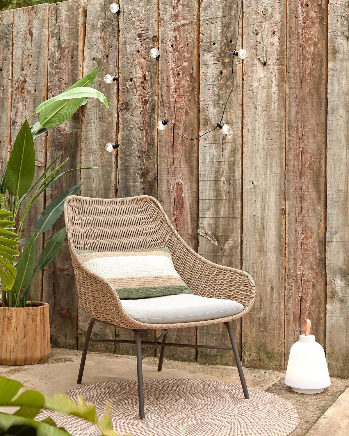 Abeli Seilsessel in Beige in Beige präsentiert im Onlineshop von KAQTU Design AG. Gartenstuhl ist von Kave Home