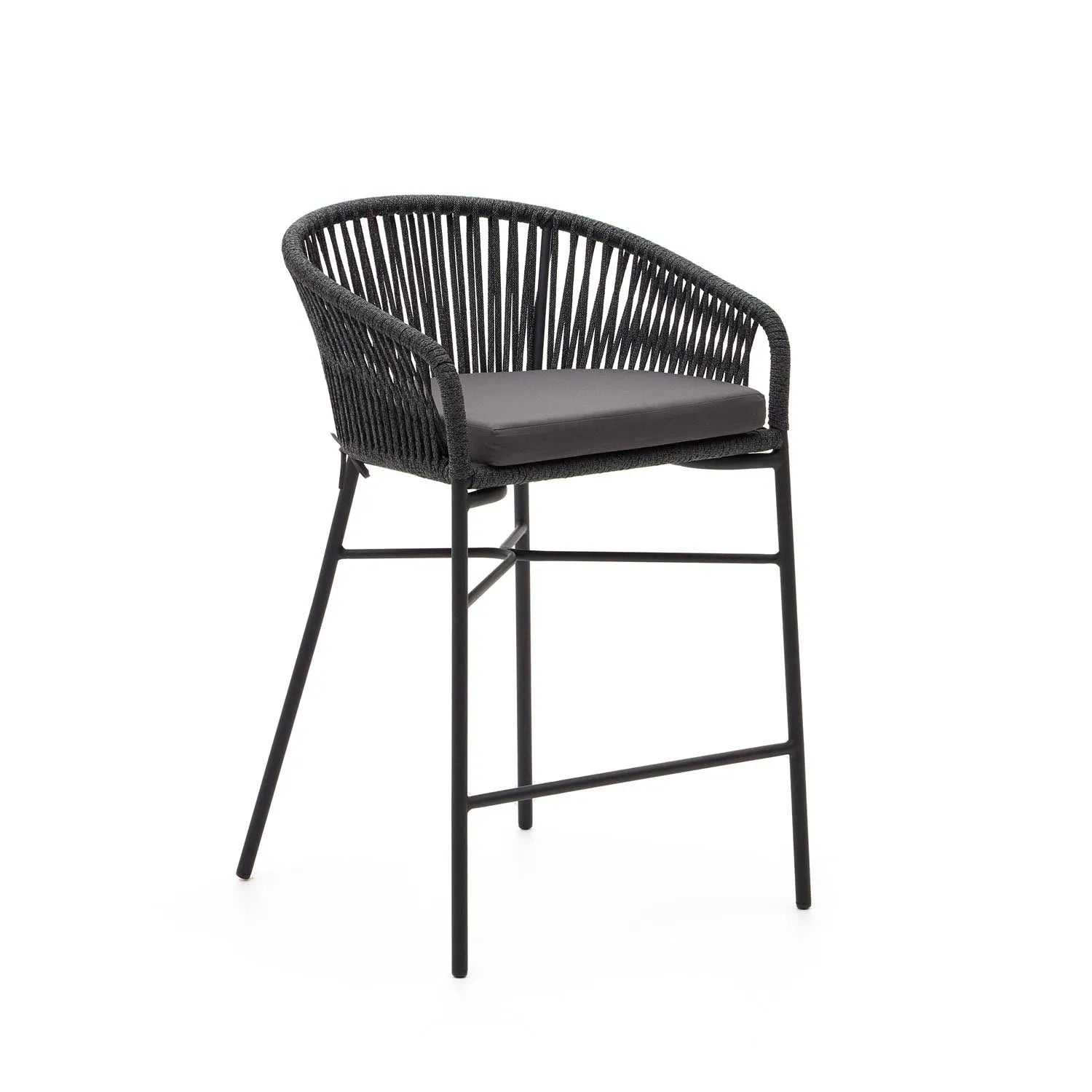 Yanet Hocker aus schwarzem Seil Höhe 65 cm in Schwarz präsentiert im Onlineshop von KAQTU Design AG. Hocker Outdoor ist von Kave Home