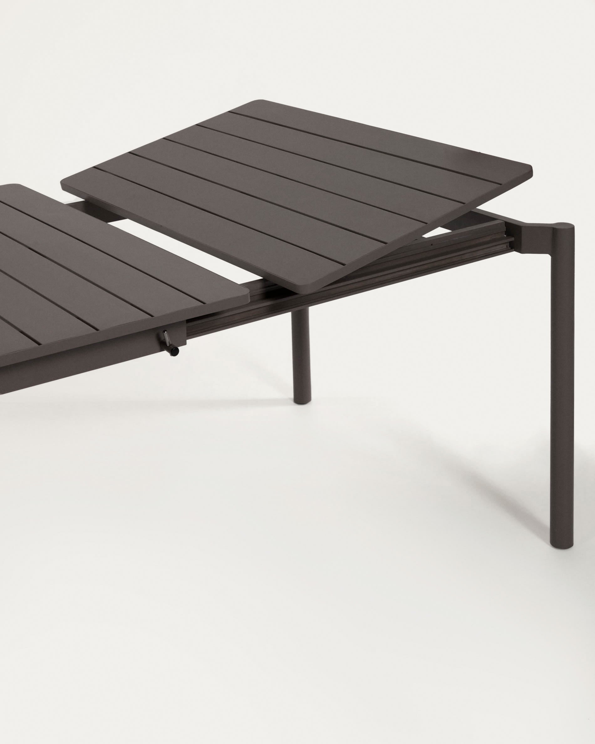 Zaltana ausziehbarer Outdoor-Tisch aus Aluminium matt dunkelgrau 180 (240) x 100 cm in Grau präsentiert im Onlineshop von KAQTU Design AG. Gartentisch ist von Kave Home