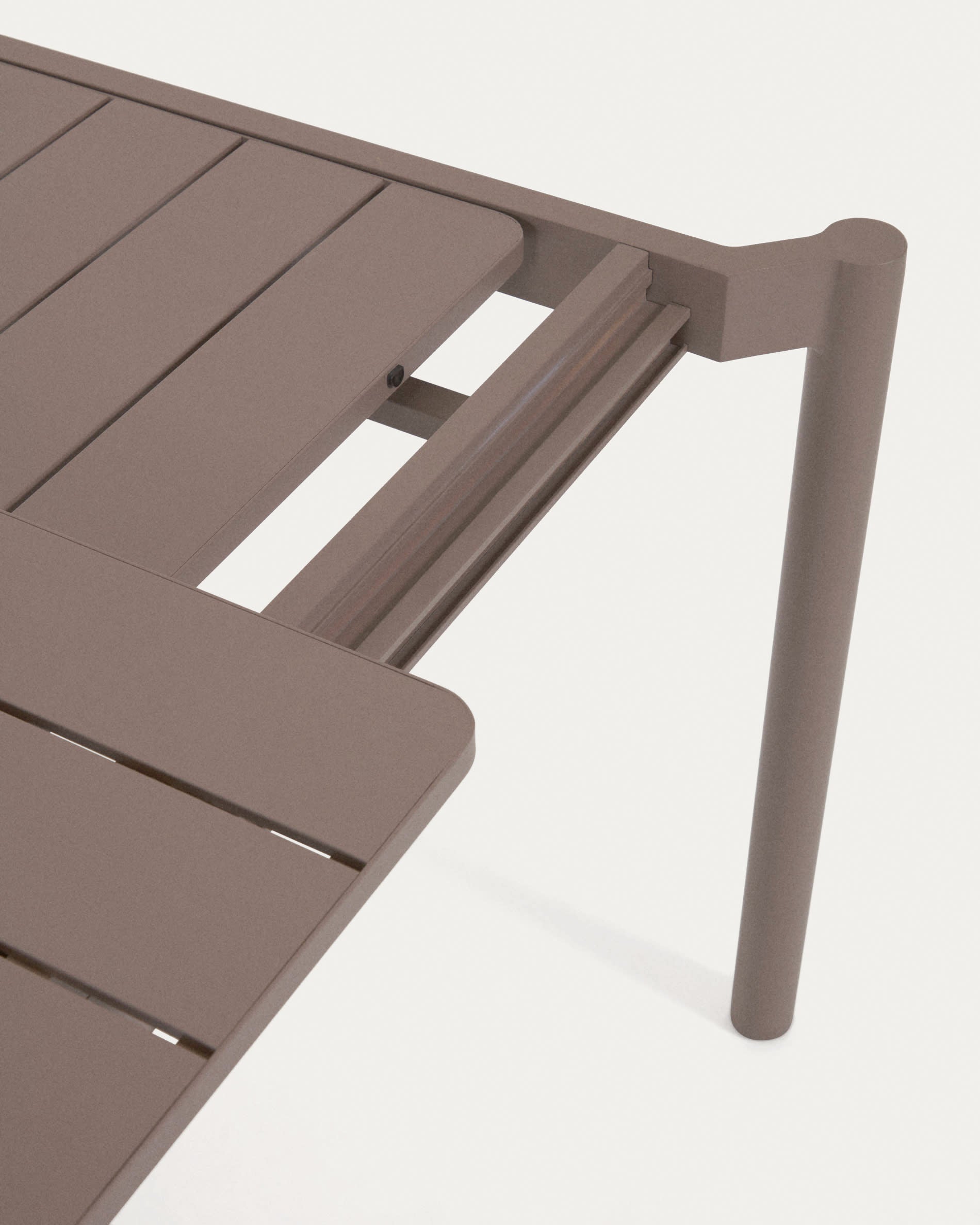 Zaltana ausziehbarer Outdoor-Tisch aus Aluminium mattbrauner 180 (240) x 100 cm in Braun präsentiert im Onlineshop von KAQTU Design AG. Gartentisch ist von Kave Home