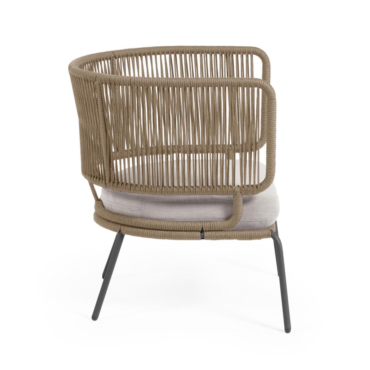 Nadin Sessel aus beigem Seil und Beinen aus verzinktem Stahl in Beige präsentiert im Onlineshop von KAQTU Design AG. Outdoor-Sessel ist von Kave Home