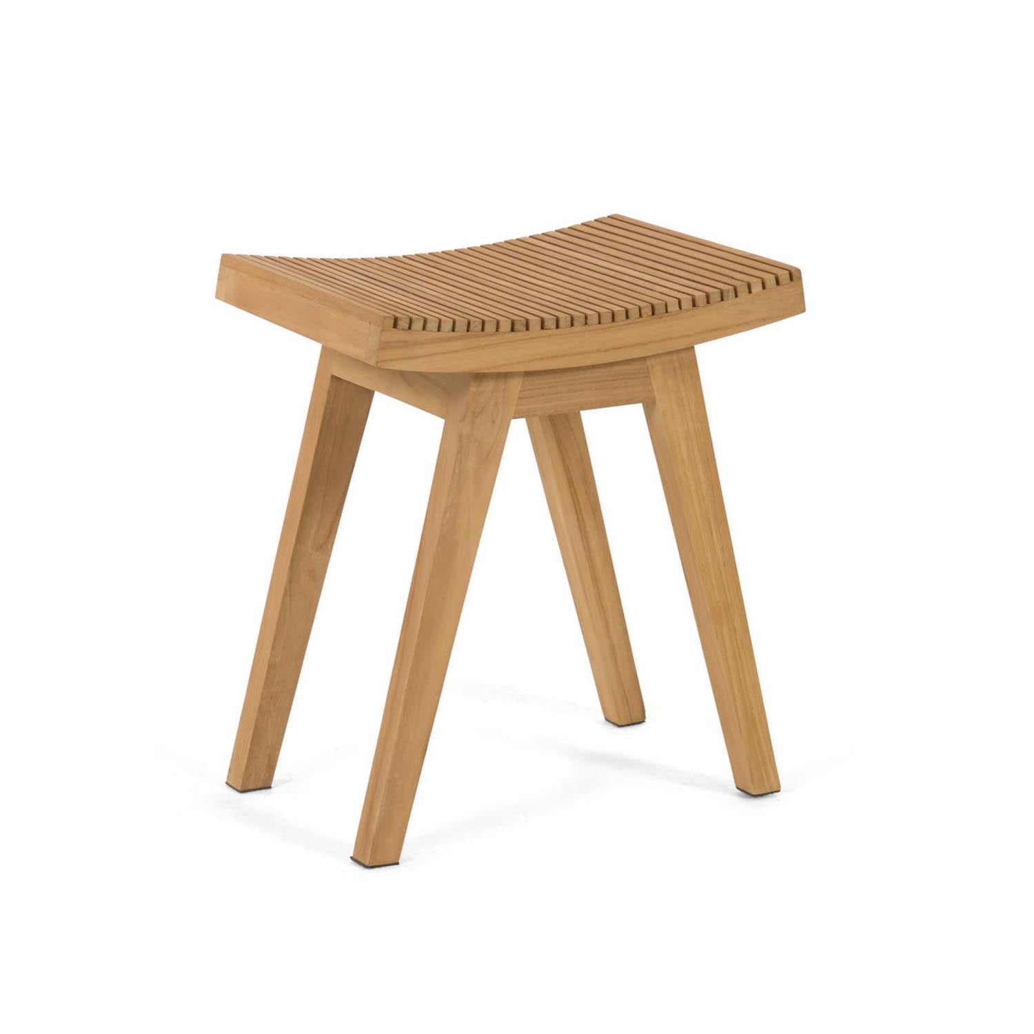 Vicentina Fußstütze aus massivem Teakholz in Natur präsentiert im Onlineshop von KAQTU Design AG. Hocker ist von Kave Home