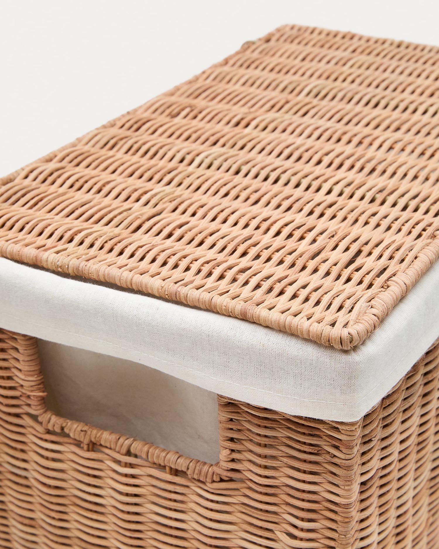 Set Indali aus 2 Körben aus Rattan 43 x 27 cm / 50 x 32 cm in Braun präsentiert im Onlineshop von KAQTU Design AG. Aufbewahrungskorb ist von Kave Home