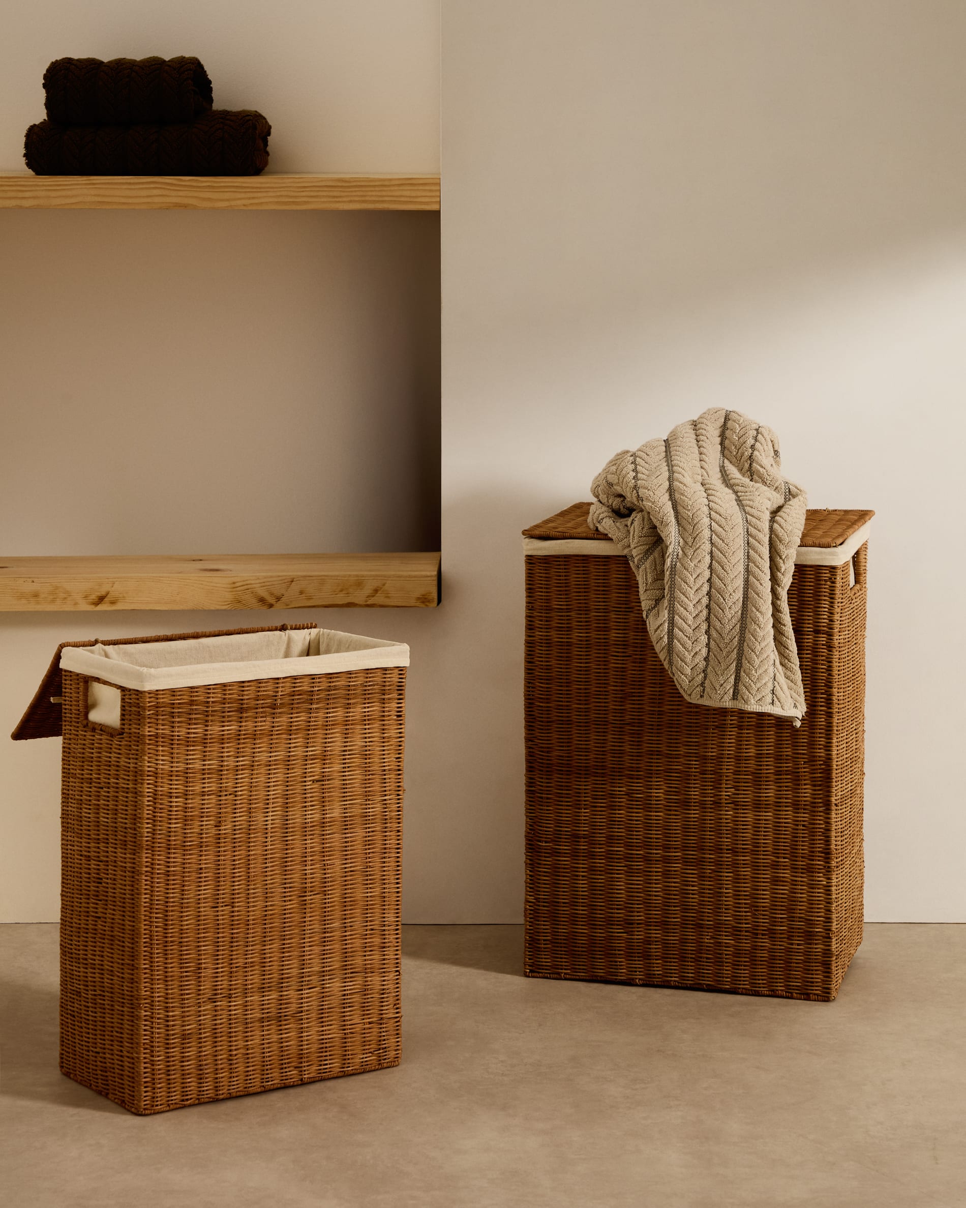 Set Indali aus 2 Körben aus Rattan 43 x 27 cm / 50 x 32 cm in Braun präsentiert im Onlineshop von KAQTU Design AG. Aufbewahrungskorb ist von Kave Home