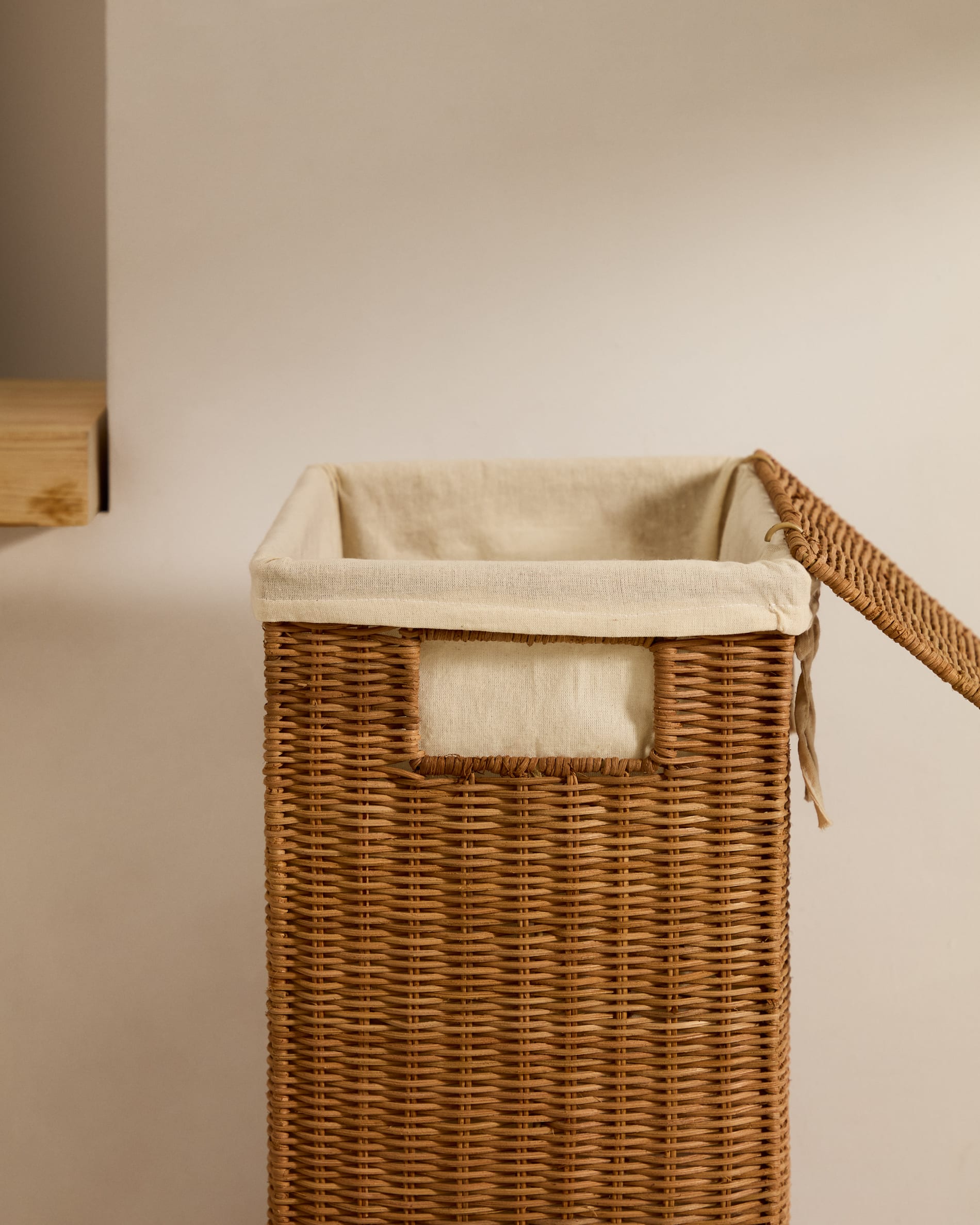 Set Indali aus 2 Körben aus Rattan 43 x 27 cm / 50 x 32 cm in Braun präsentiert im Onlineshop von KAQTU Design AG. Aufbewahrungskorb ist von Kave Home