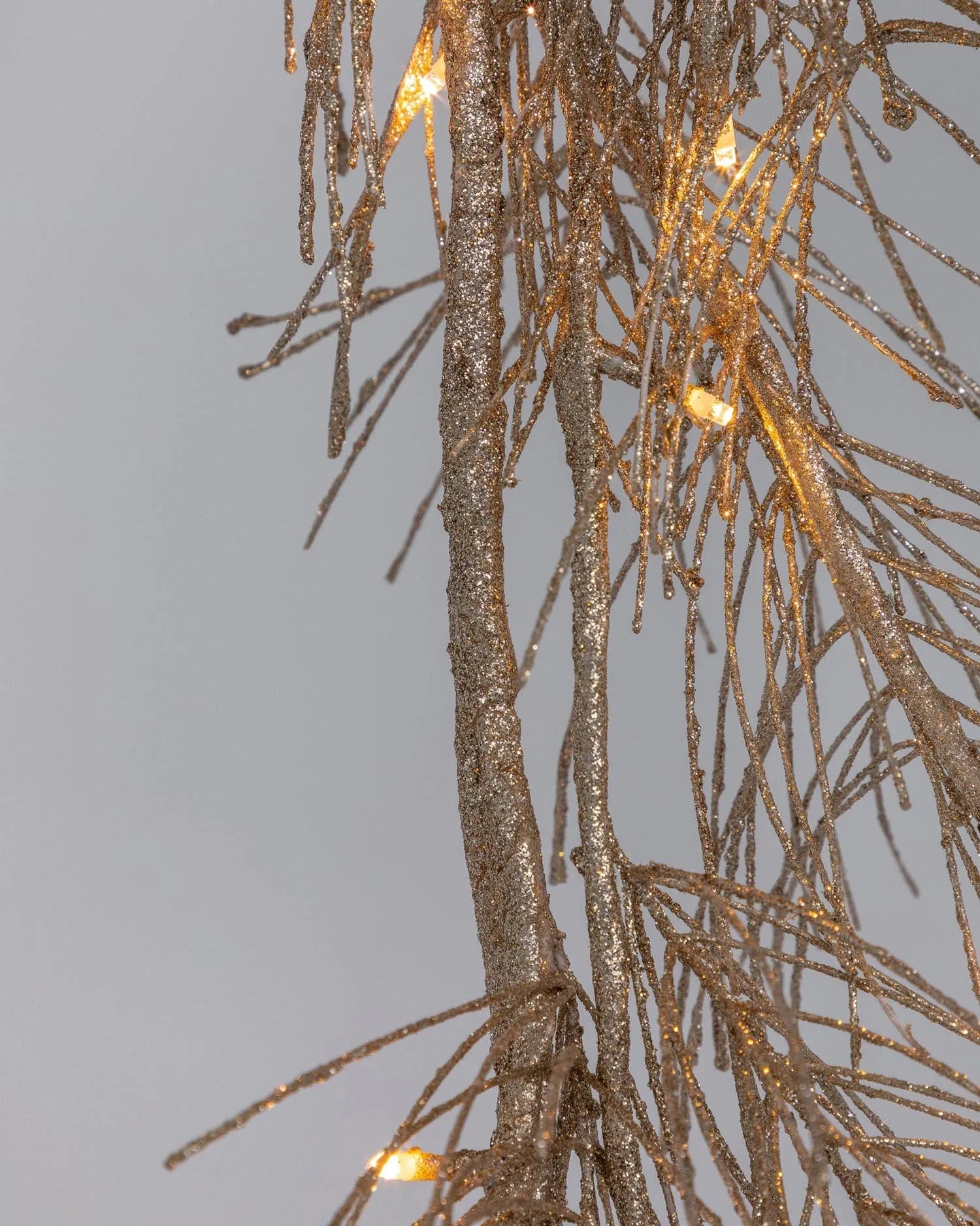 Elegante goldene Zweig-Lichtergirlande, 180 cm, für festliche Akzente mit warmem Licht und luxuriösem Design.