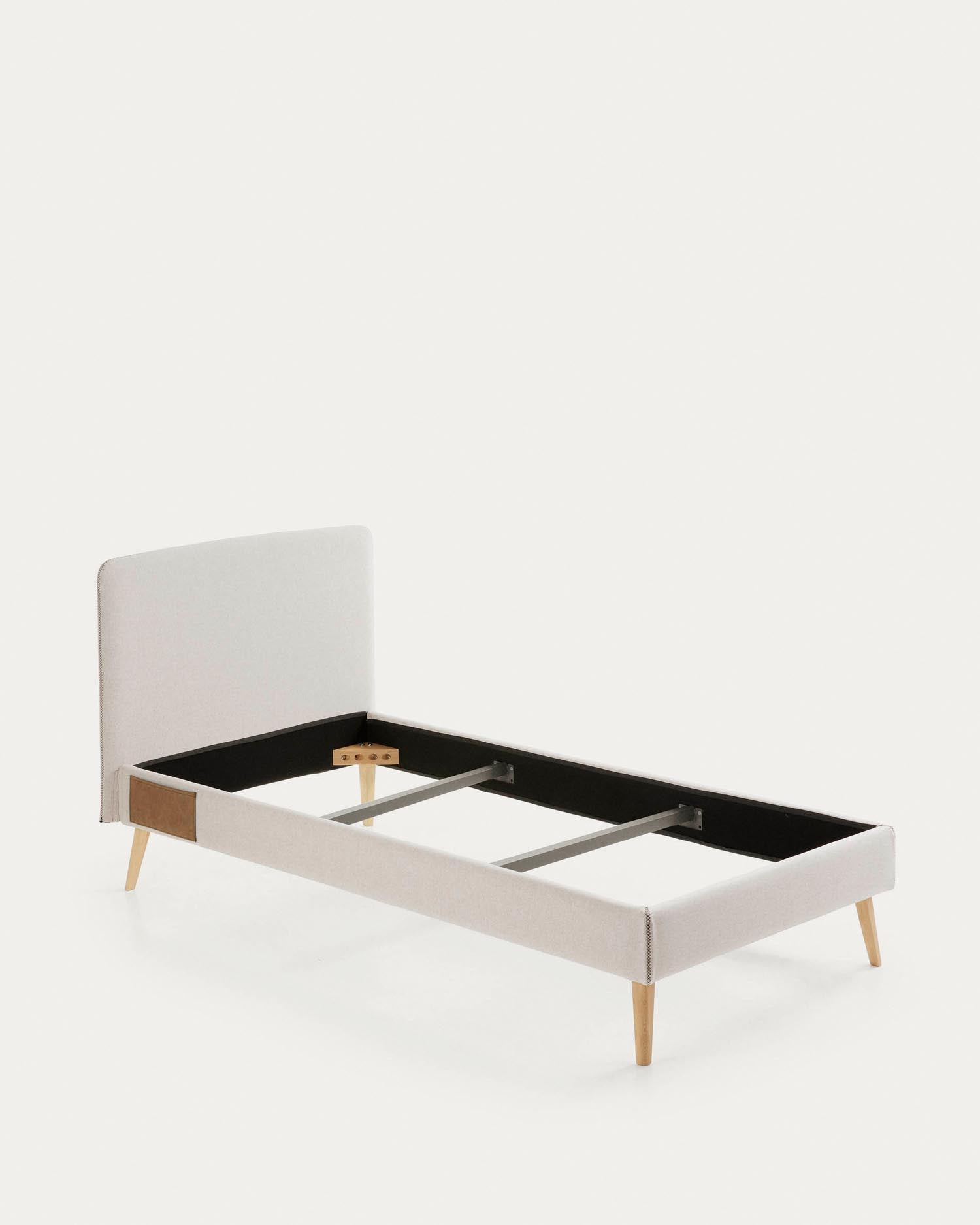 Dyla Bett mit abnehmbarem Bezug beige Beine massive Buche für Matratze von 90 x 190 cm in Beige präsentiert im Onlineshop von KAQTU Design AG. Bett ist von Kave Home