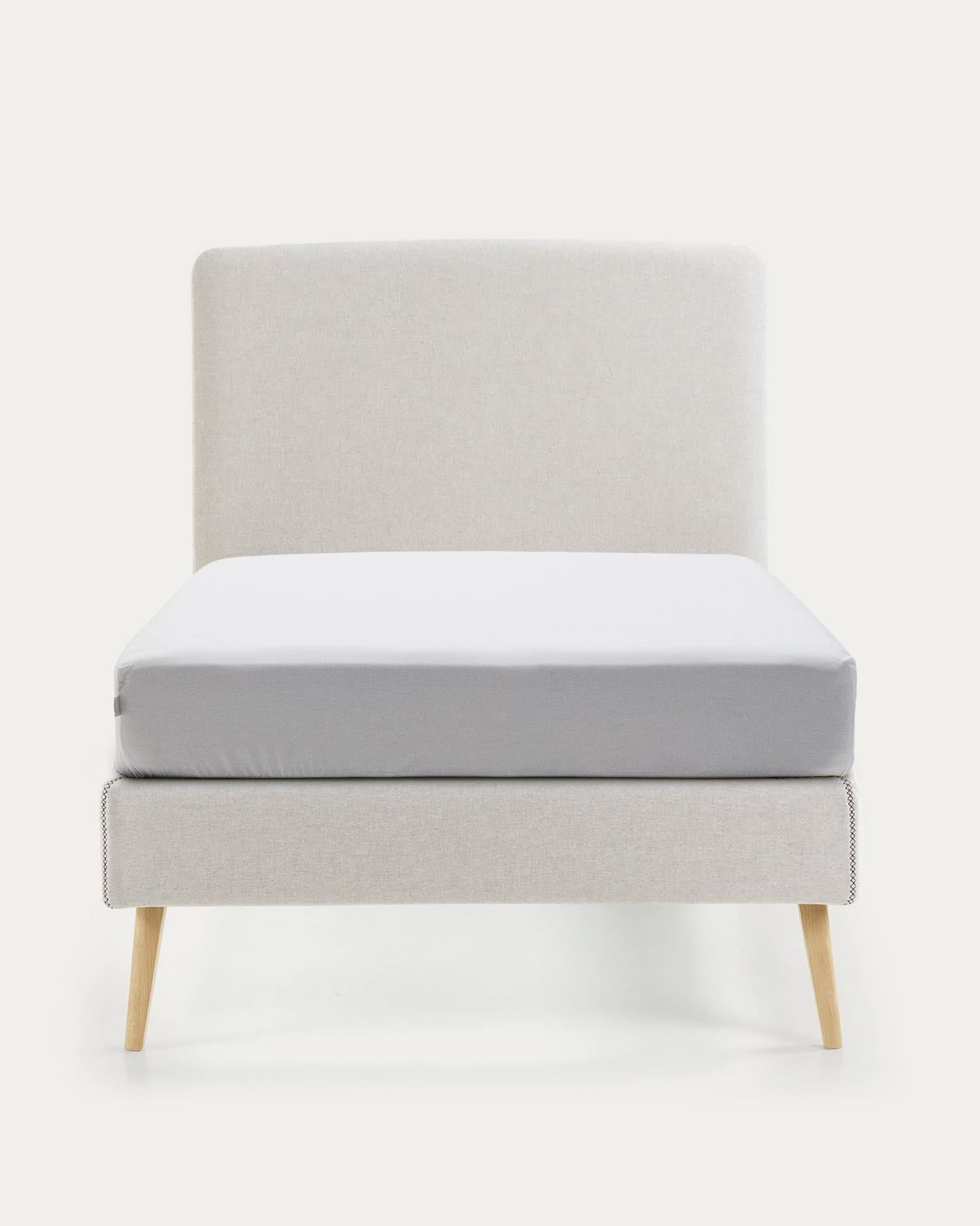 Dyla Bett mit abnehmbarem Bezug beige Beine massive Buche für Matratze von 90 x 190 cm in Beige präsentiert im Onlineshop von KAQTU Design AG. Bett ist von Kave Home