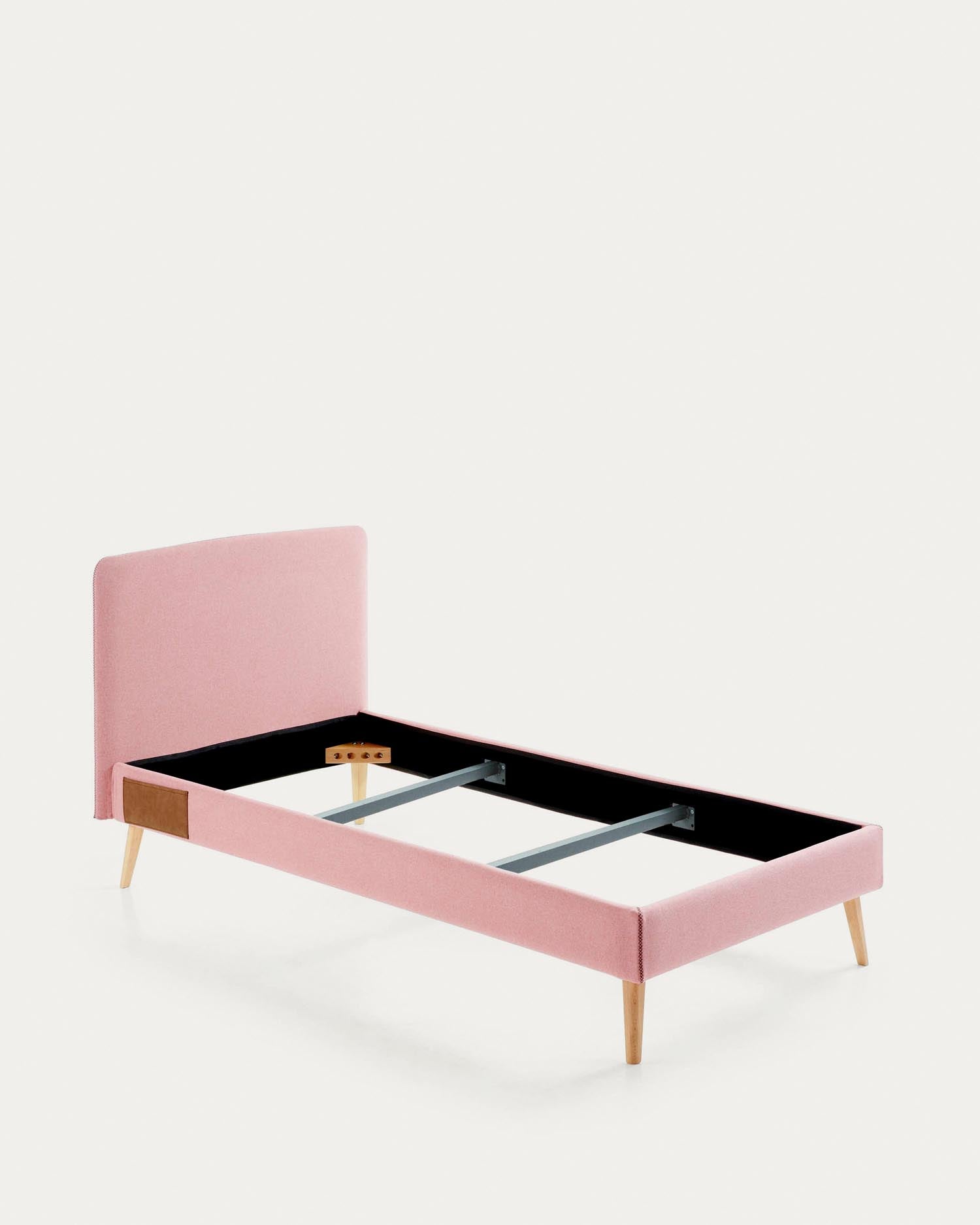 Dyla Bett mit abnehmbarem Bezug rosa Beine massive Buche für Matratze von 90 x 190 cm in Rosa präsentiert im Onlineshop von KAQTU Design AG. Bett ist von Kave Home