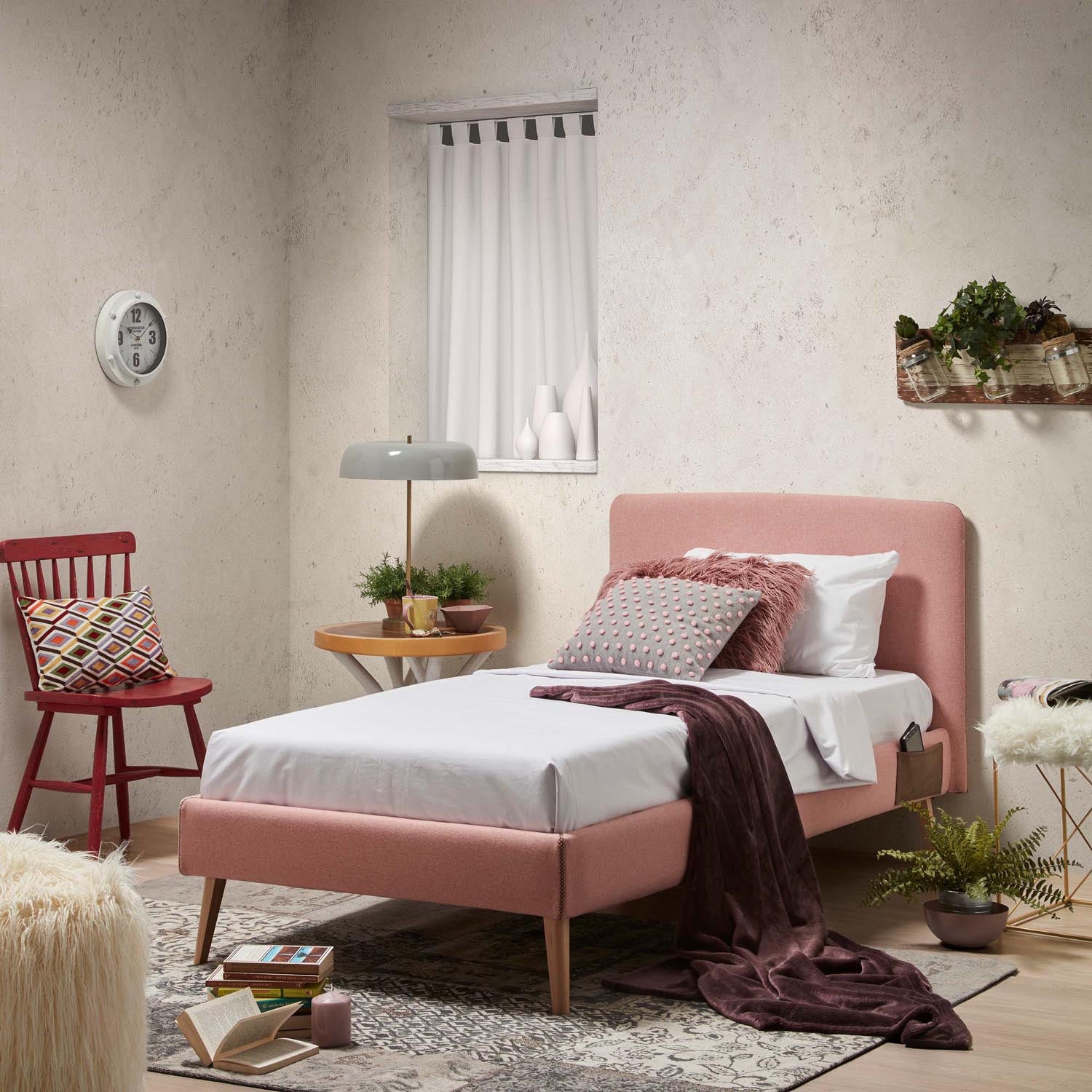 Dyla Bett mit abnehmbarem Bezug rosa Beine massive Buche für Matratze von 90 x 190 cm in Rosa präsentiert im Onlineshop von KAQTU Design AG. Bett ist von Kave Home