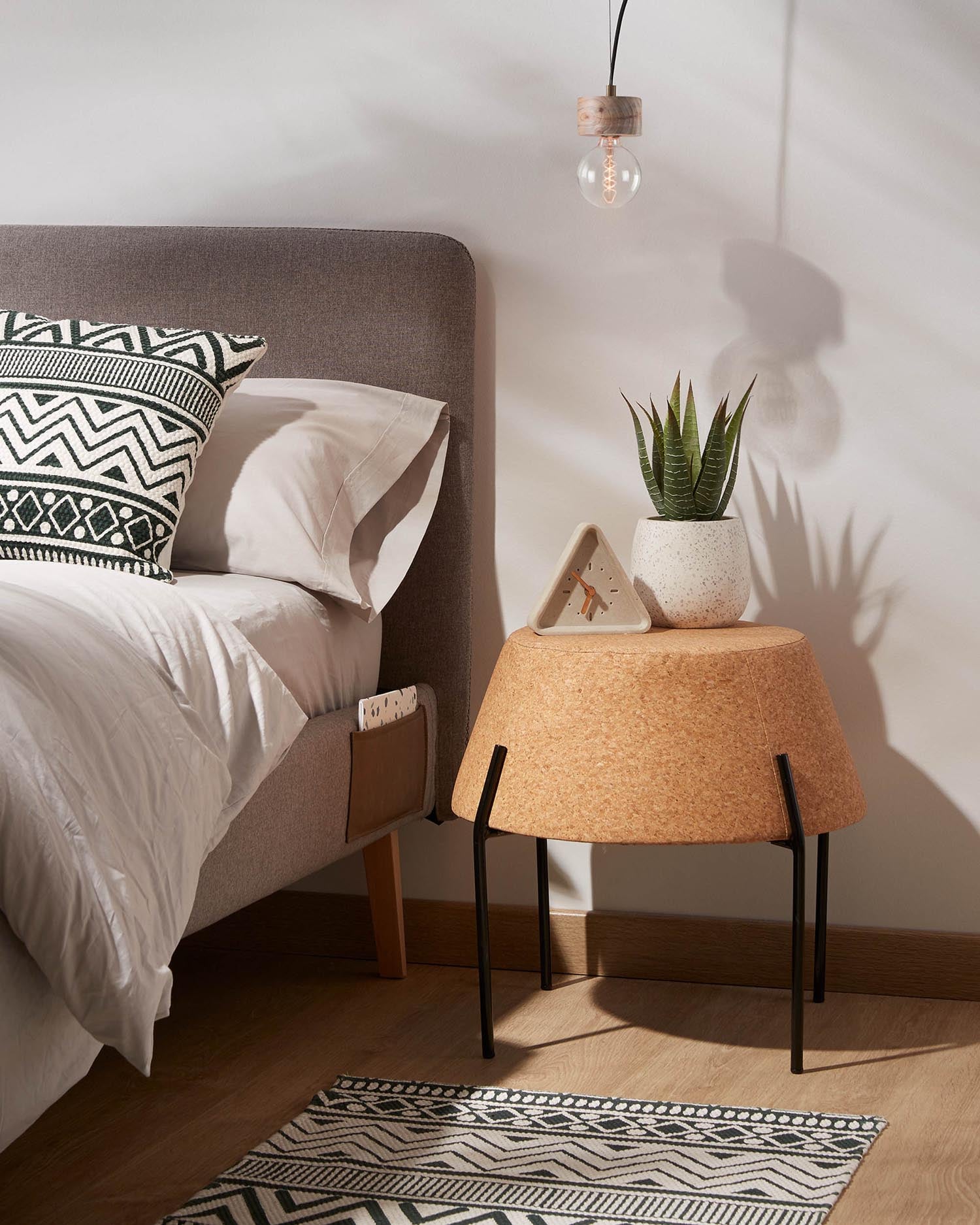 Dyla Bettkopfteil mit abnehmbarem Bezug grau für Bett von 90 cm FSC Mix Credit in Grau präsentiert im Onlineshop von KAQTU Design AG. Zubehör Bett ist von Kave Home