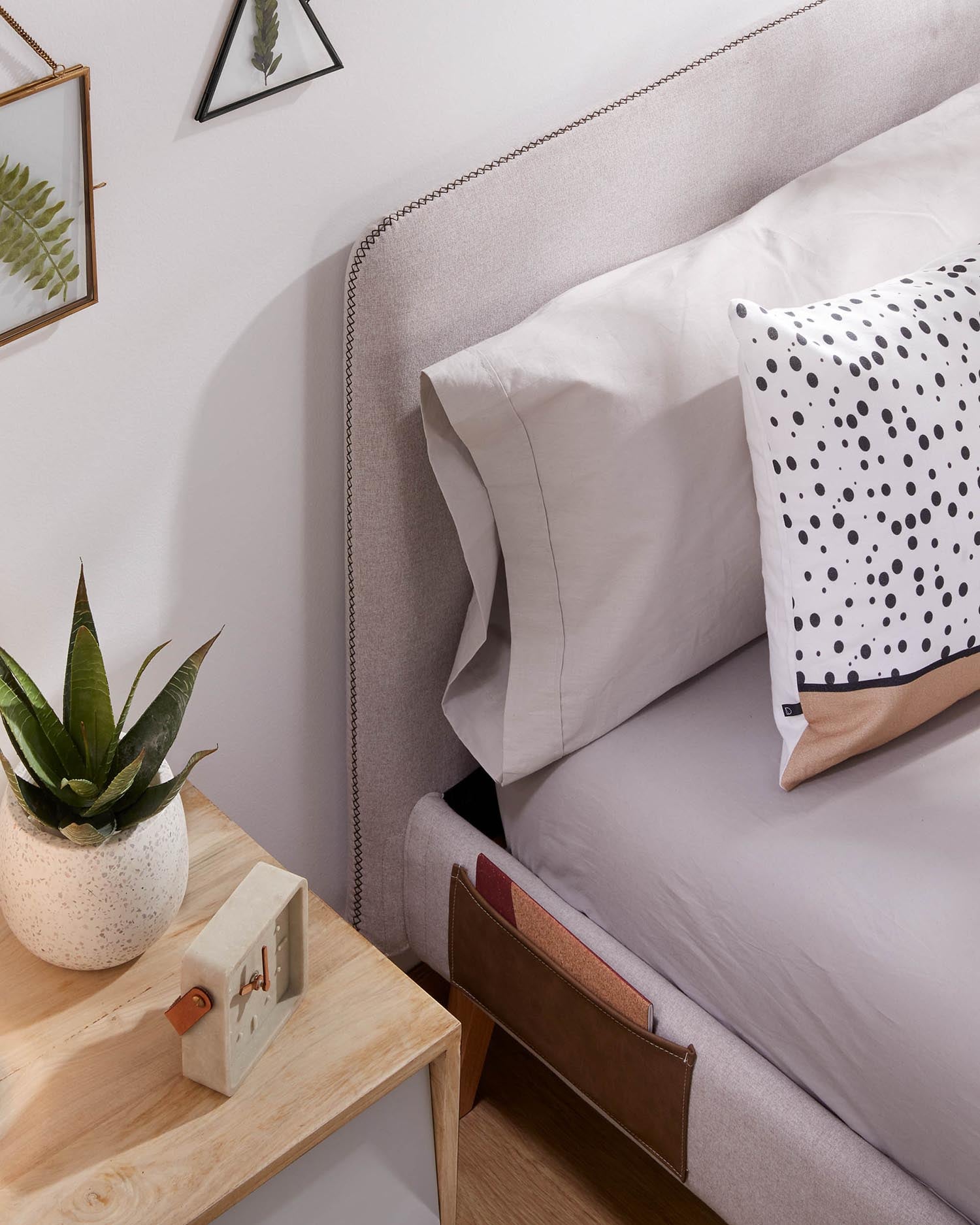 Dyla Bettkopfteil mit abnehmbarem Bezug beige für Bett von 90 cm FSC Mix Credit in Beige präsentiert im Onlineshop von KAQTU Design AG. Zubehör Bett ist von Kave Home