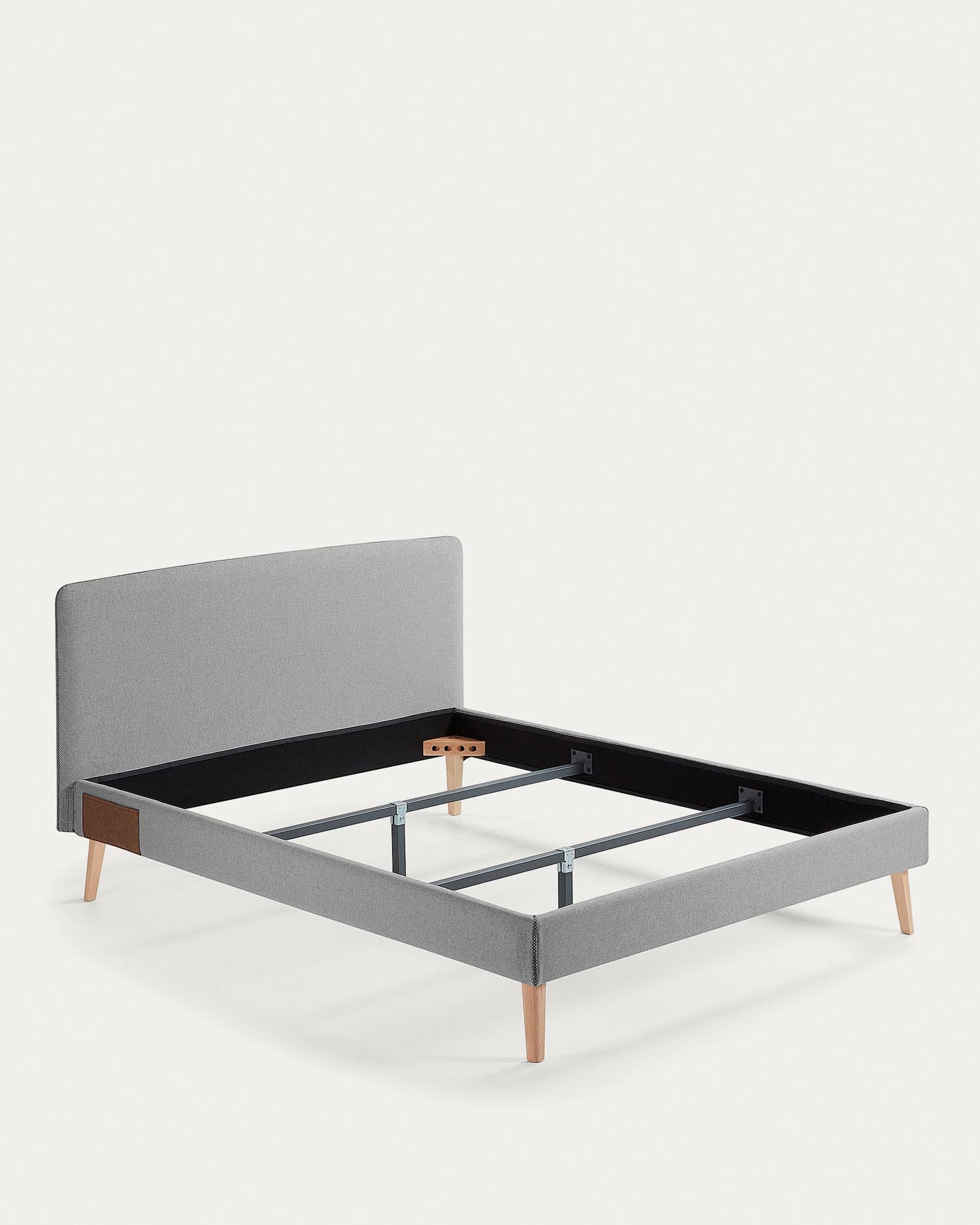 Dyla Bezug in Grau für Bett mit Matratzengrösse  von 150 x 190 cm in Grau präsentiert im Onlineshop von KAQTU Design AG. Zubehör Bett ist von Kave Home