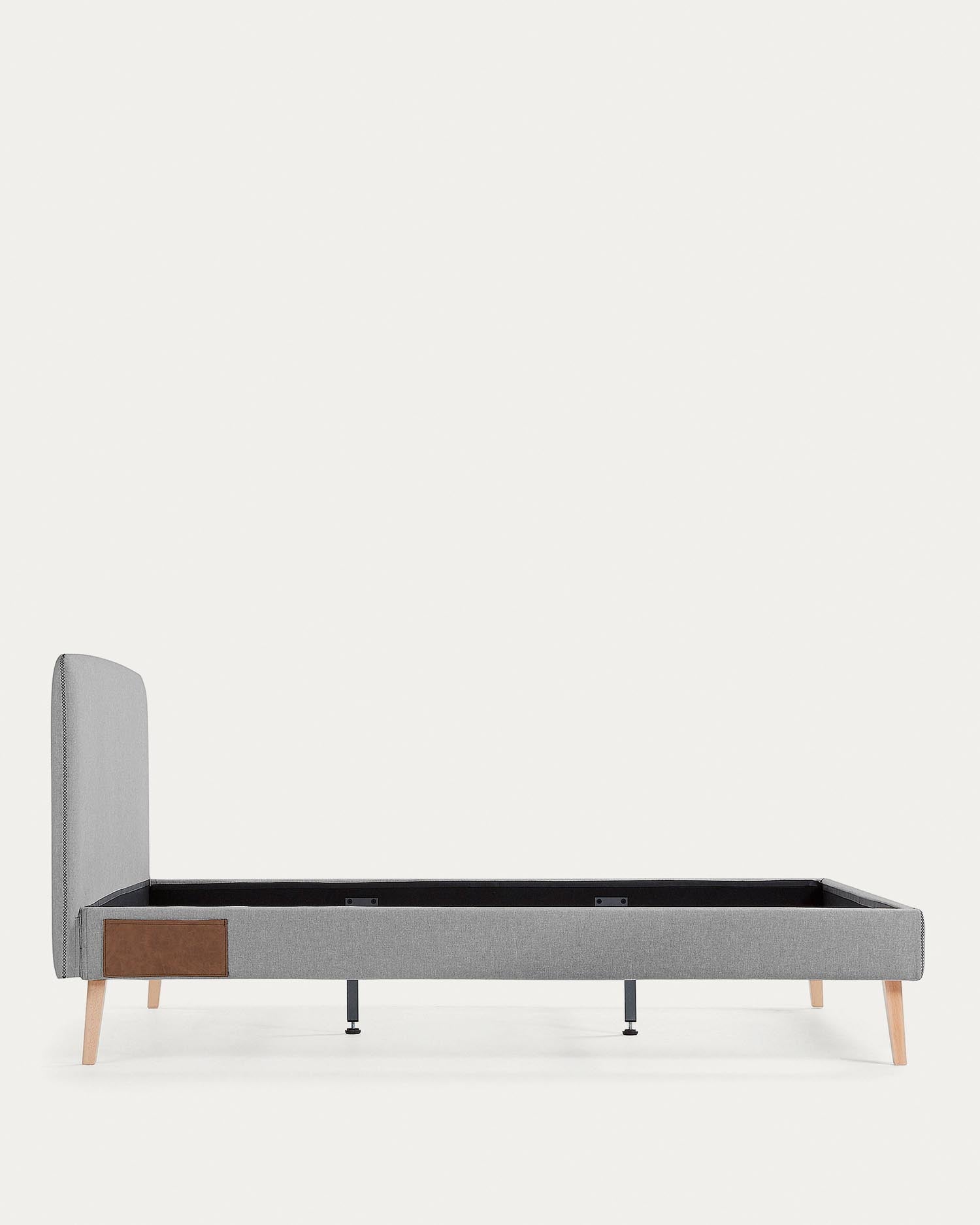 Dyla Bezug in Grau für Bett mit Matratzengrösse  von 150 x 190 cm in Grau präsentiert im Onlineshop von KAQTU Design AG. Zubehör Bett ist von Kave Home