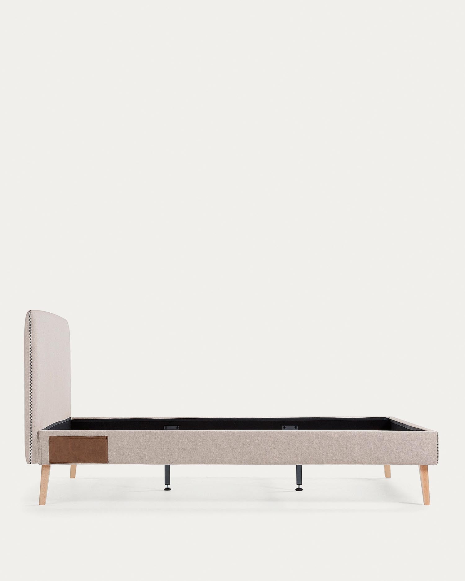 Dyla Bezug in Beige für Bett mit Matratzengrösse von 150 x 190 cm in Beige präsentiert im Onlineshop von KAQTU Design AG. Zubehör Bett ist von Kave Home