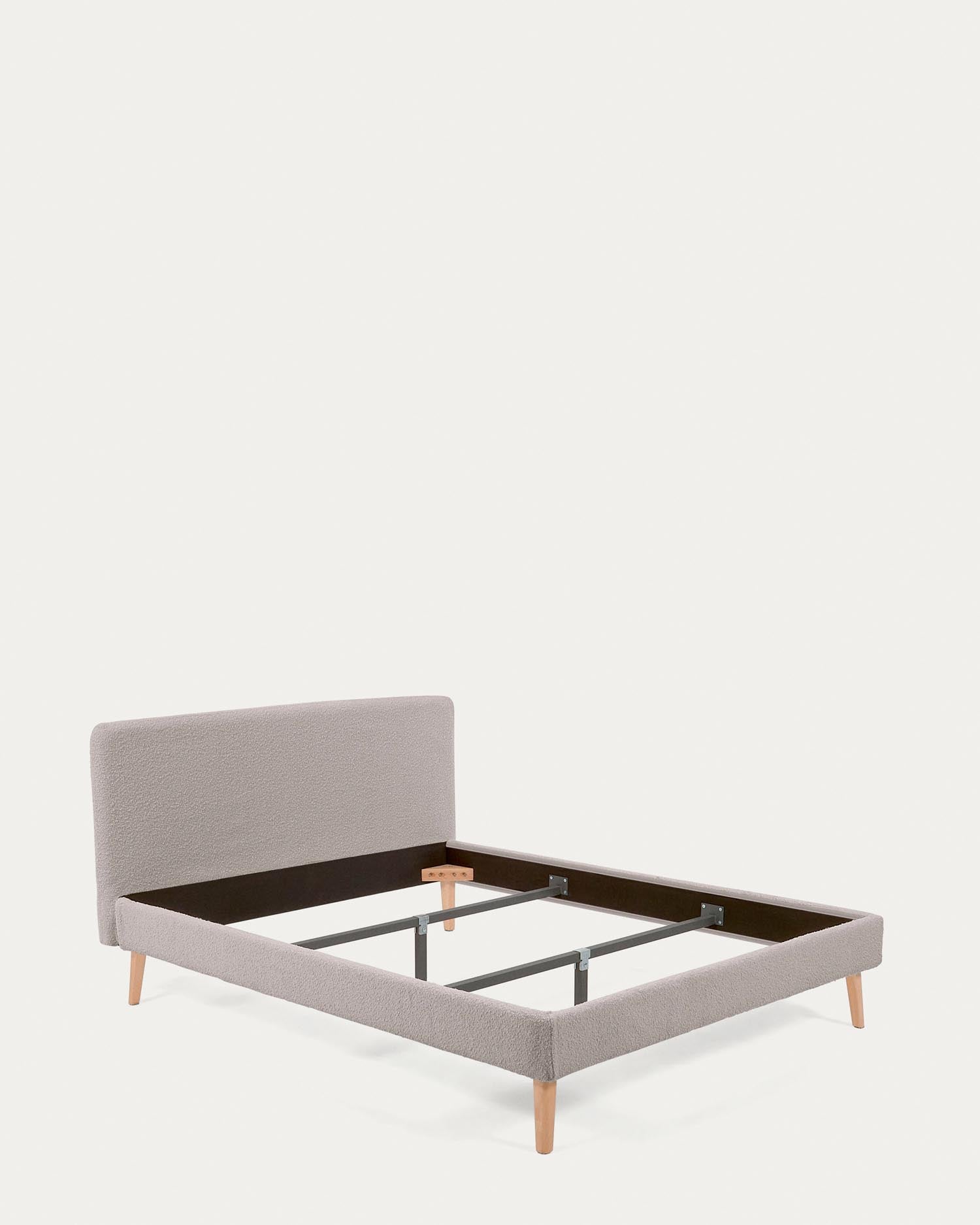 Dyla Bezug in hellgrauem Bouclé für Bett mit Matratze von 160 x 200 cm in Grau präsentiert im Onlineshop von KAQTU Design AG. Zubehör Bett ist von Kave Home