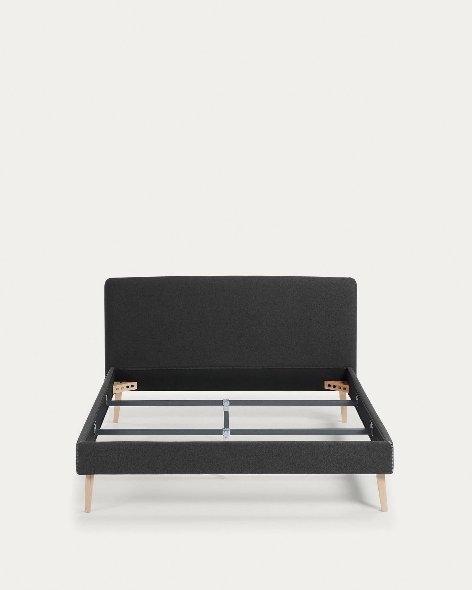 Dyla Bezug in Schwarz für Bett mit Matratze von 160 x 200 cm in Schwarz präsentiert im Onlineshop von KAQTU Design AG. Zubehör Bett ist von Kave Home