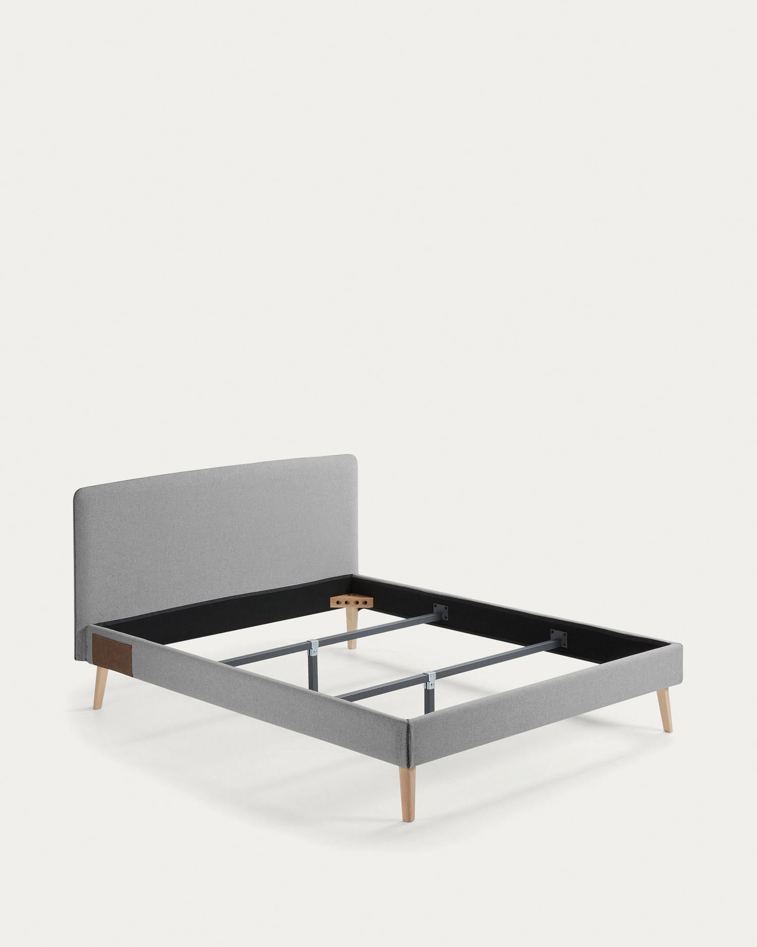 Dyla Bezug in Grau für Bett mit Matratze von 160 x 200 cm in Grau präsentiert im Onlineshop von KAQTU Design AG. Zubehör Bett ist von Kave Home