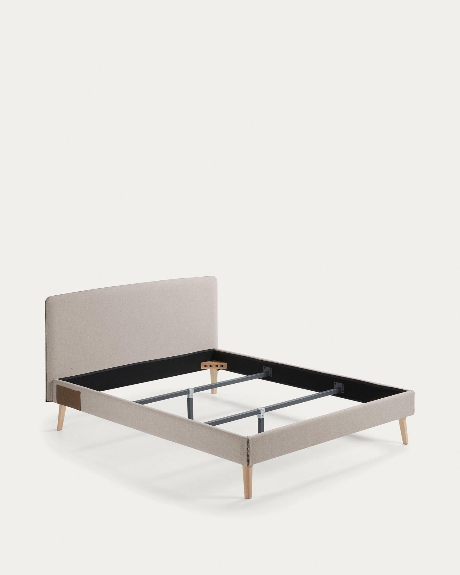 Dyla Bezug in Beige für Bett mit Matratze von 160 x 200 cm in Beige präsentiert im Onlineshop von KAQTU Design AG. Zubehör Bett ist von Kave Home