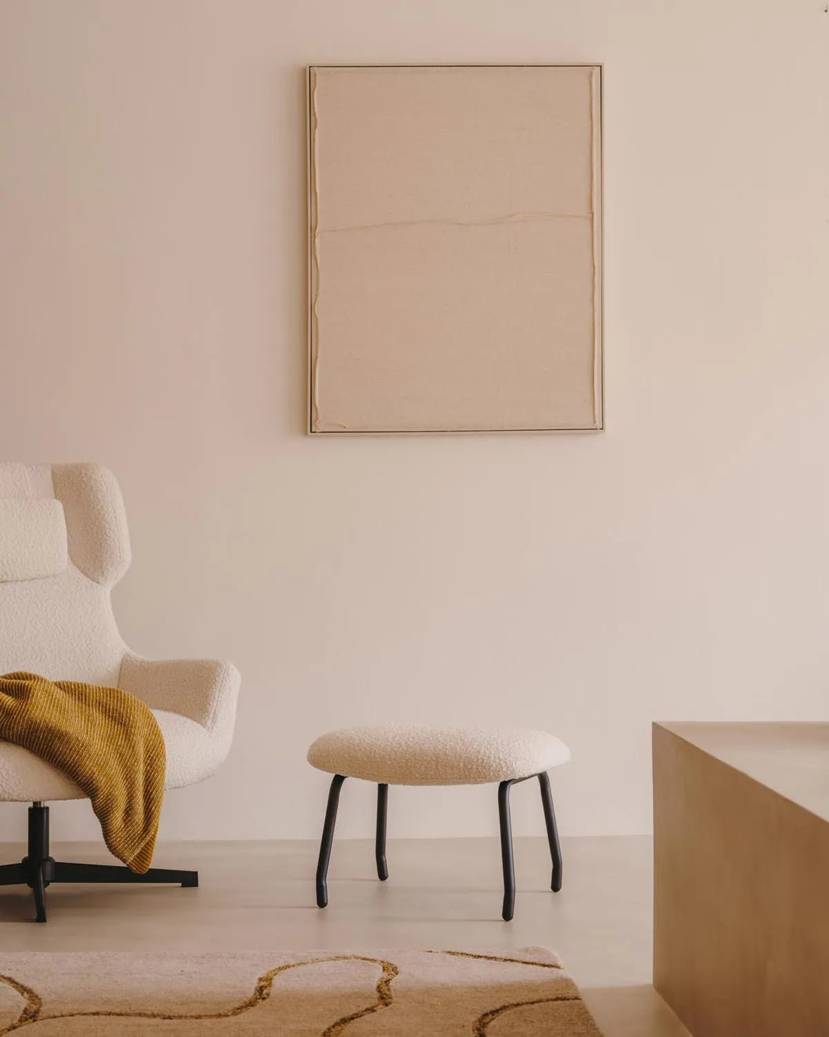 Das Bild "Maha horizontal" von Kave Home vereint natürliche Materialien und minimalistisches Design zu einem eleganten Kunstwerk.