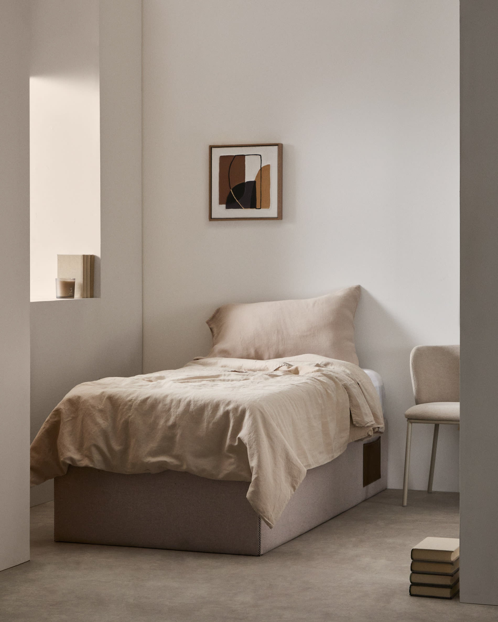 Matters aufklappbares Bettgestell in Beige für Matratze von 90 x 190 cm in Beige präsentiert im Onlineshop von KAQTU Design AG. Bett ist von Kave Home