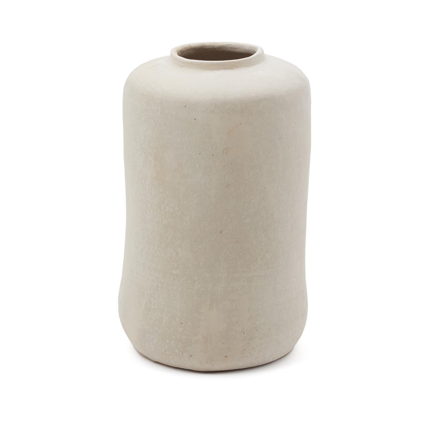 Serina Vase aus Pappmaché weiß 34 cm in Weiß präsentiert im Onlineshop von KAQTU Design AG. Vase ist von Kave Home