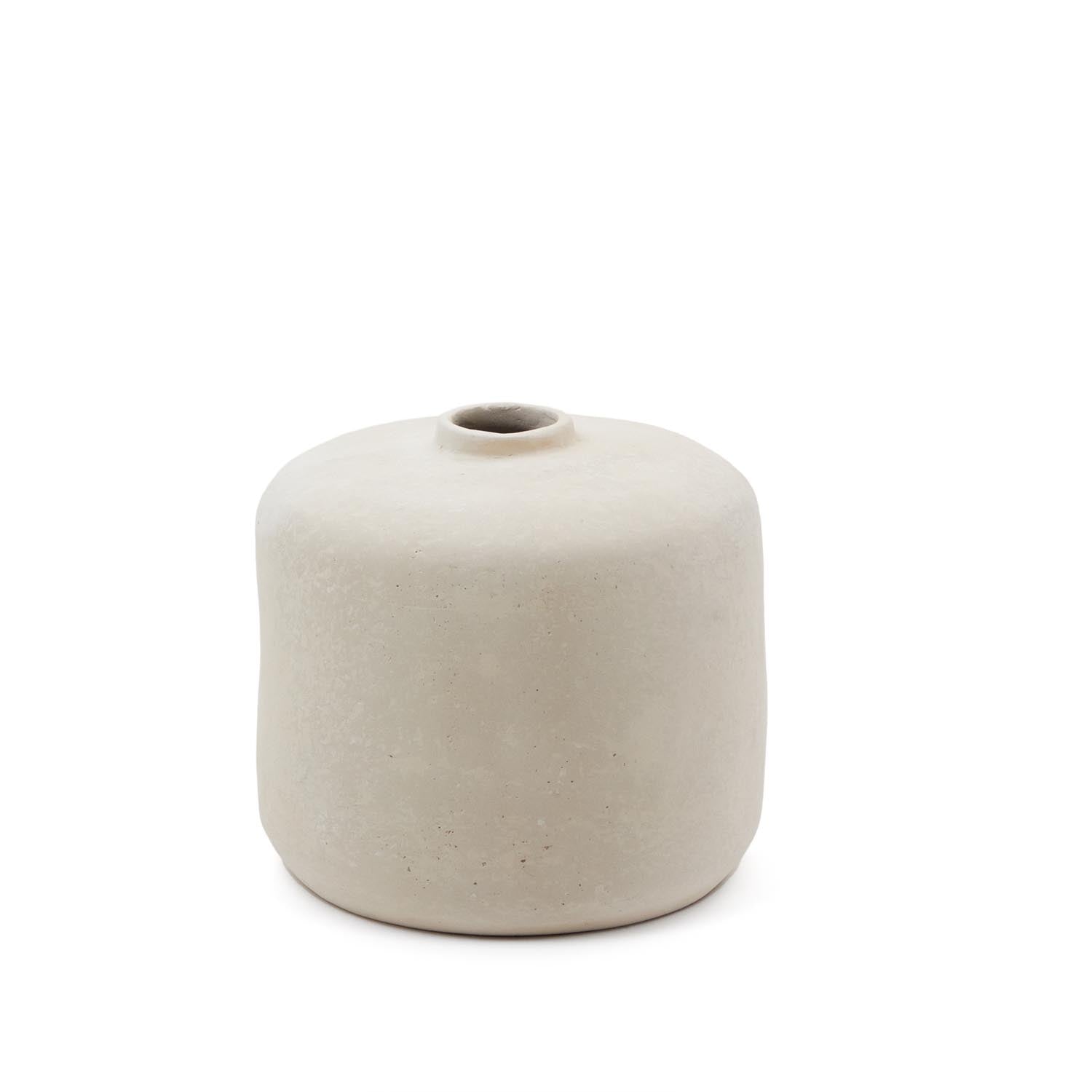 Serina Vase aus Pappmaché weiß 36,5 cm in Weiß präsentiert im Onlineshop von KAQTU Design AG. Vase ist von Kave Home