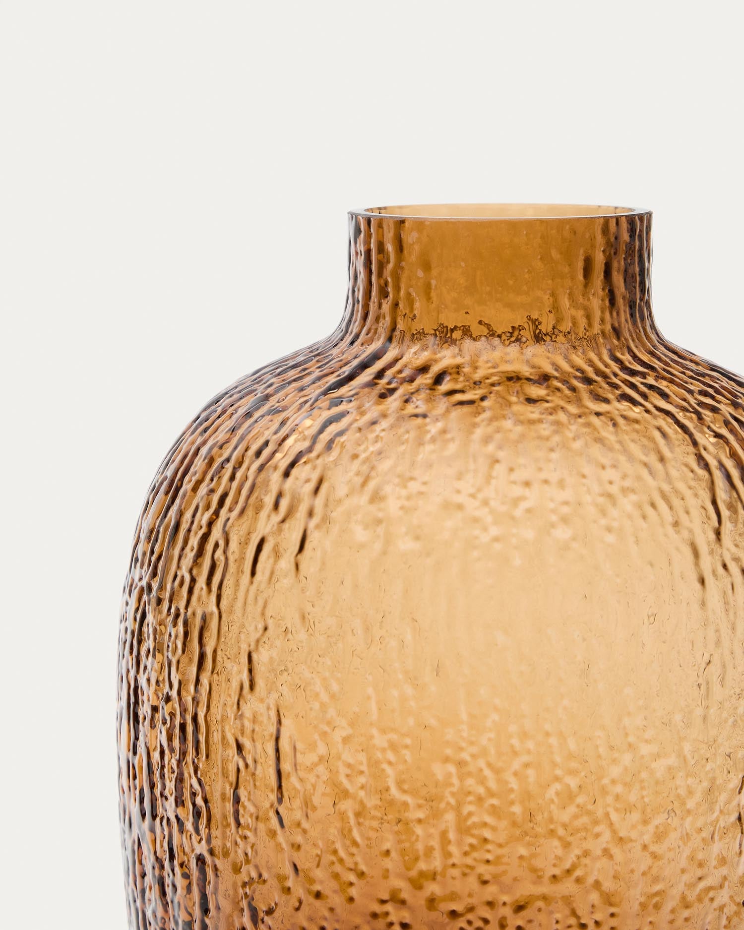 Vase Shali aus braunem Glas 23,5 cm in Klar präsentiert im Onlineshop von KAQTU Design AG. Vase ist von Kave Home