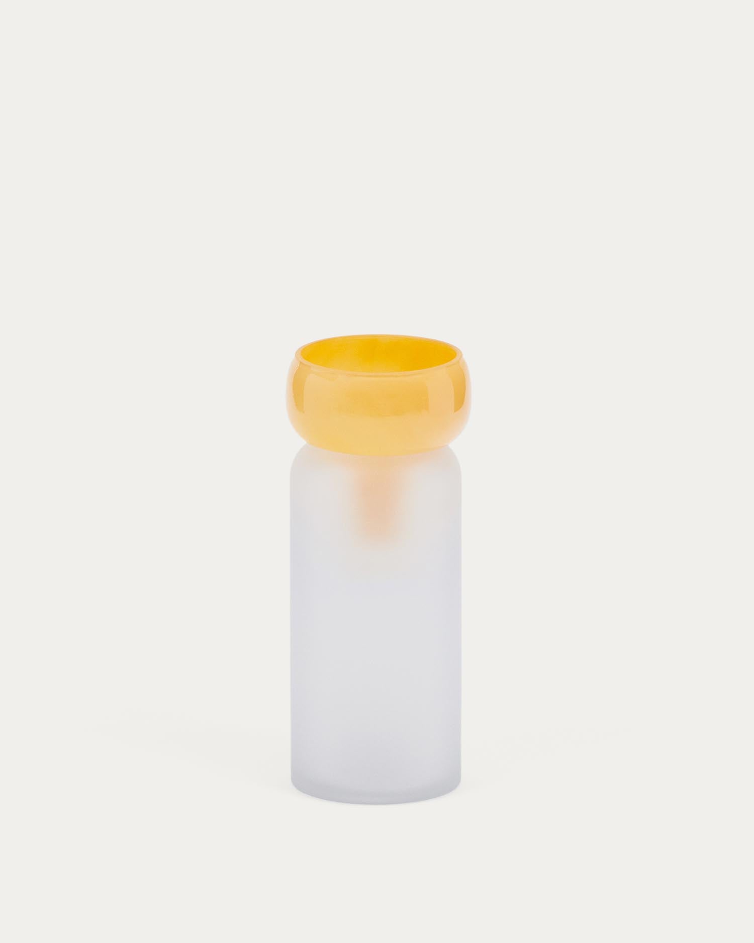 Vase Kelse aus orangefarbenem Klarglas 30,5 cm in Gelb präsentiert im Onlineshop von KAQTU Design AG. Vase ist von Kave Home